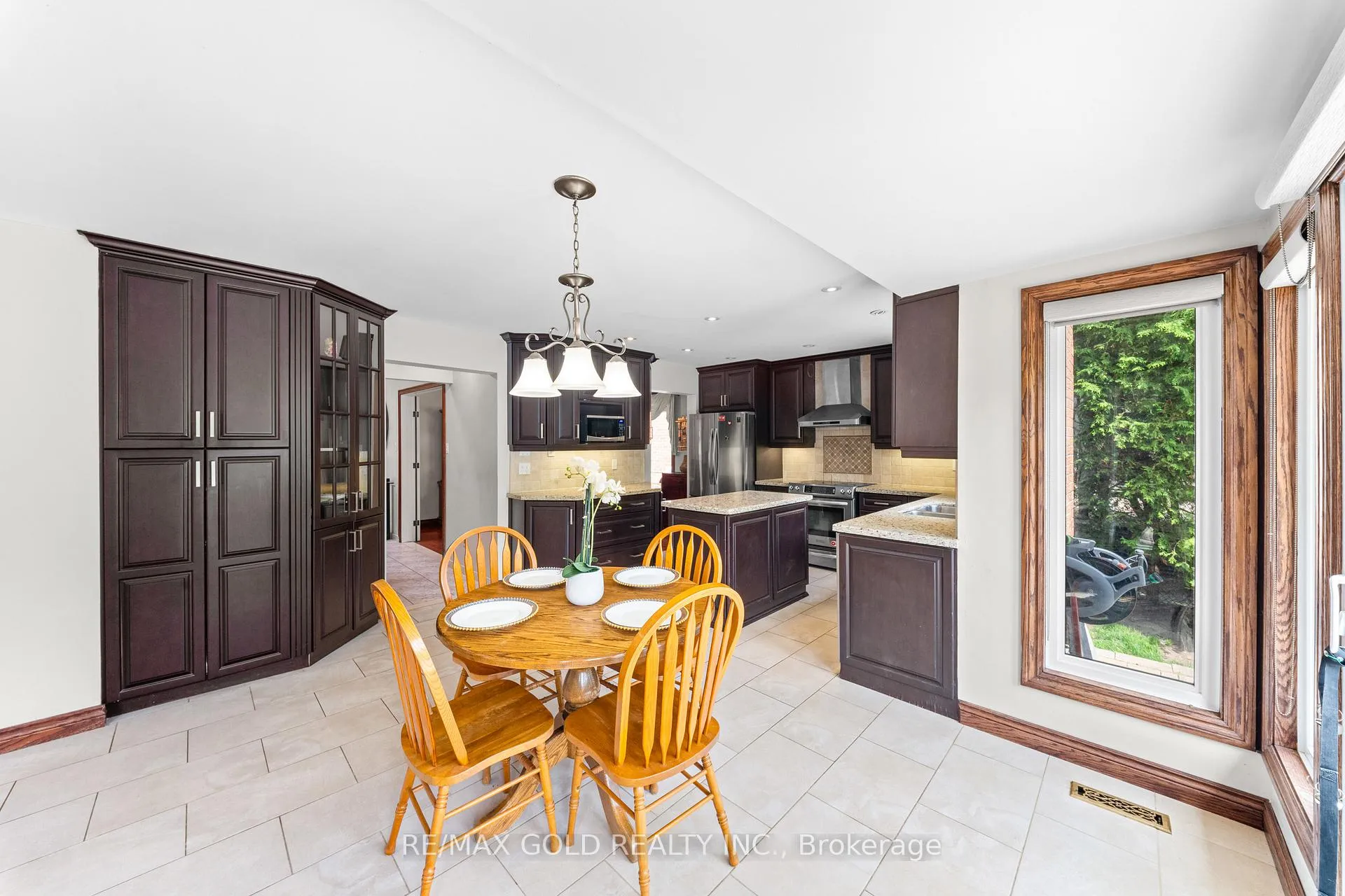 Photo 20 of 122 Barr Crescent, Brampton, Heart Lake East — HOMEH