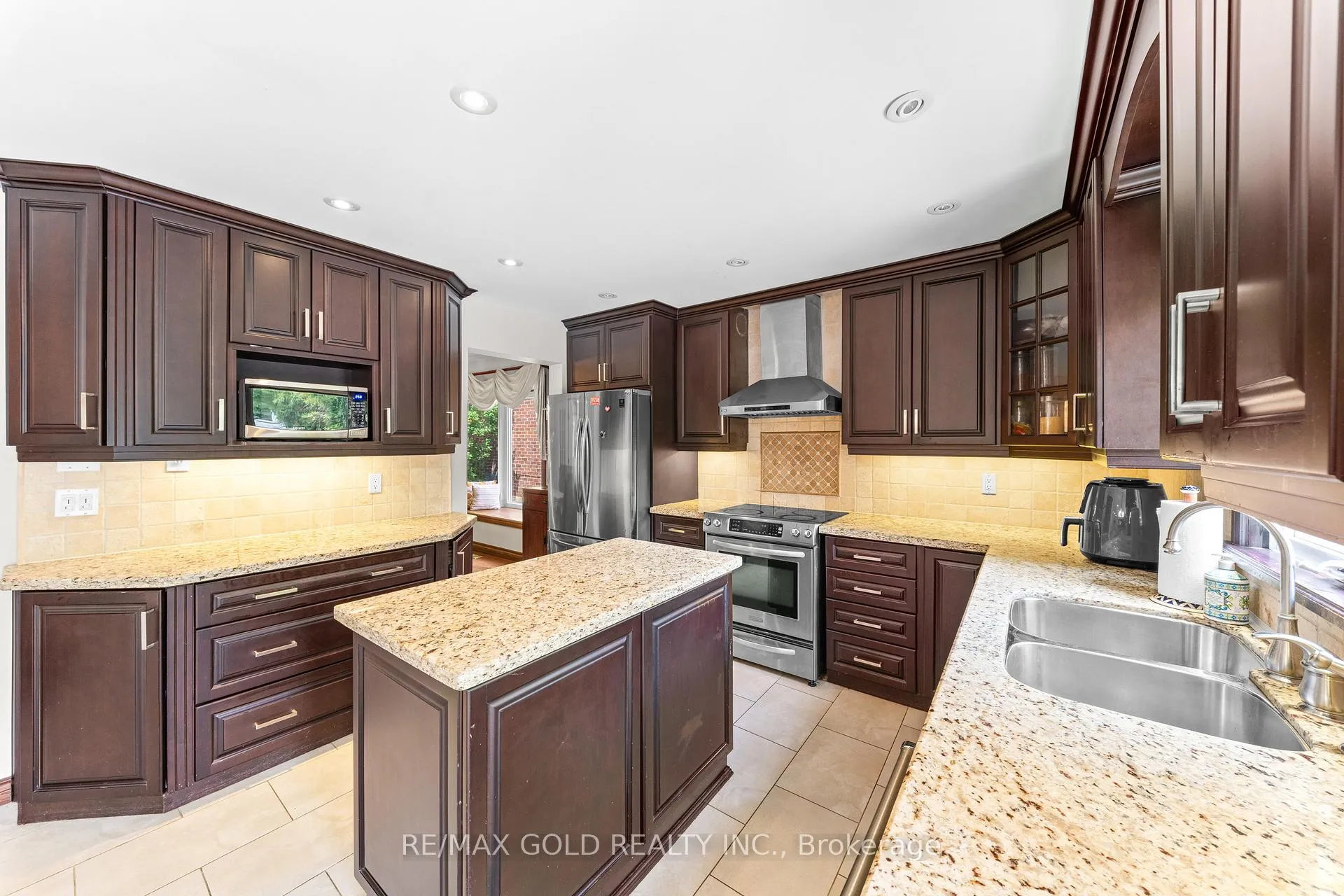 Photo 21 of 122 Barr Crescent, Brampton, Heart Lake East — HOMEH