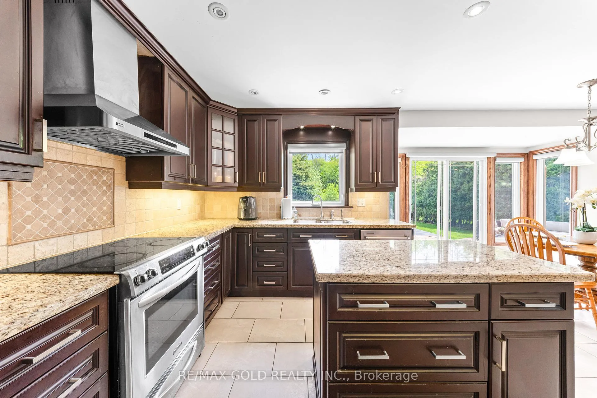 Photo 22 of 122 Barr Crescent, Brampton, Heart Lake East — HOMEH
