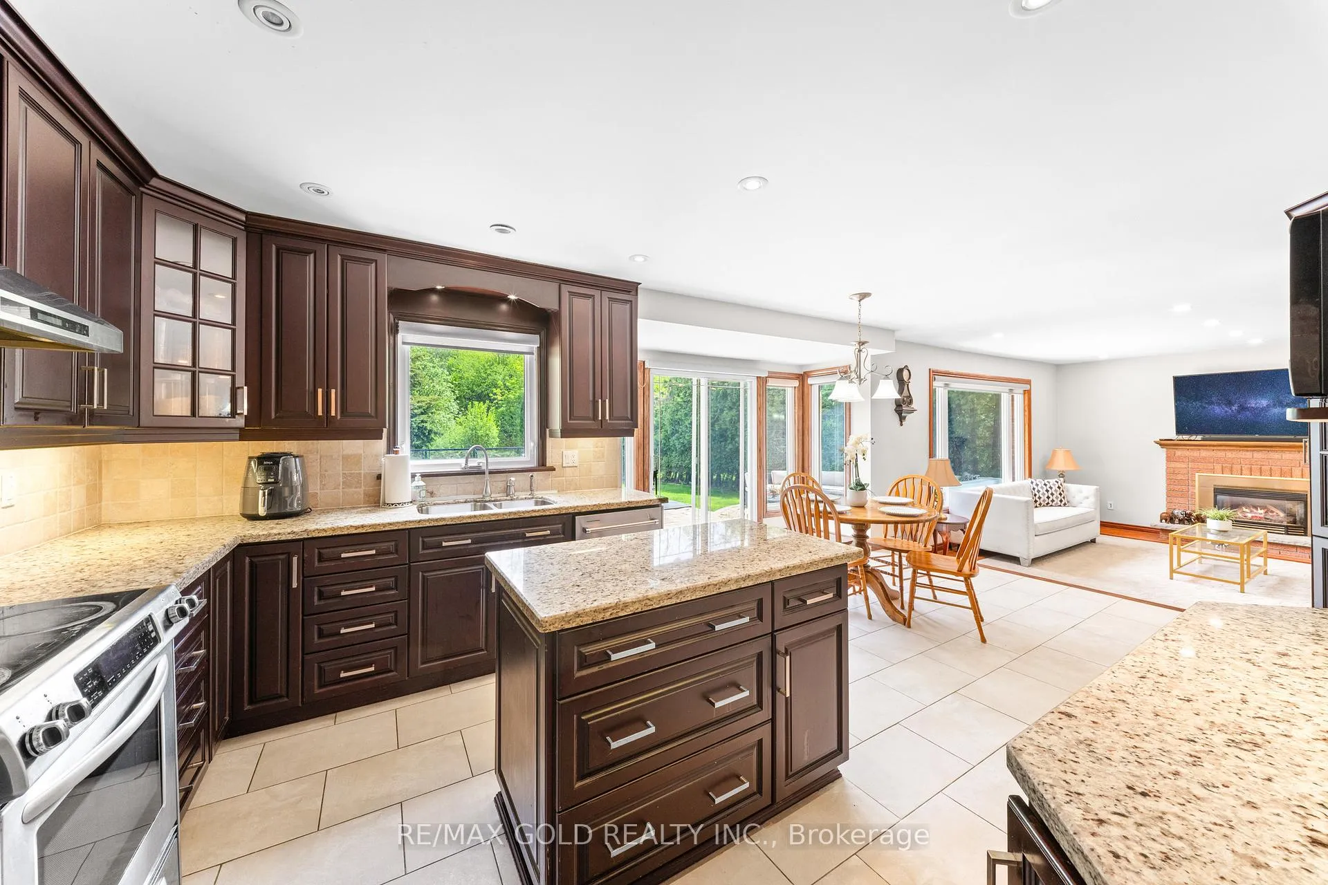 Photo 23 of 122 Barr Crescent, Brampton, Heart Lake East — HOMEH