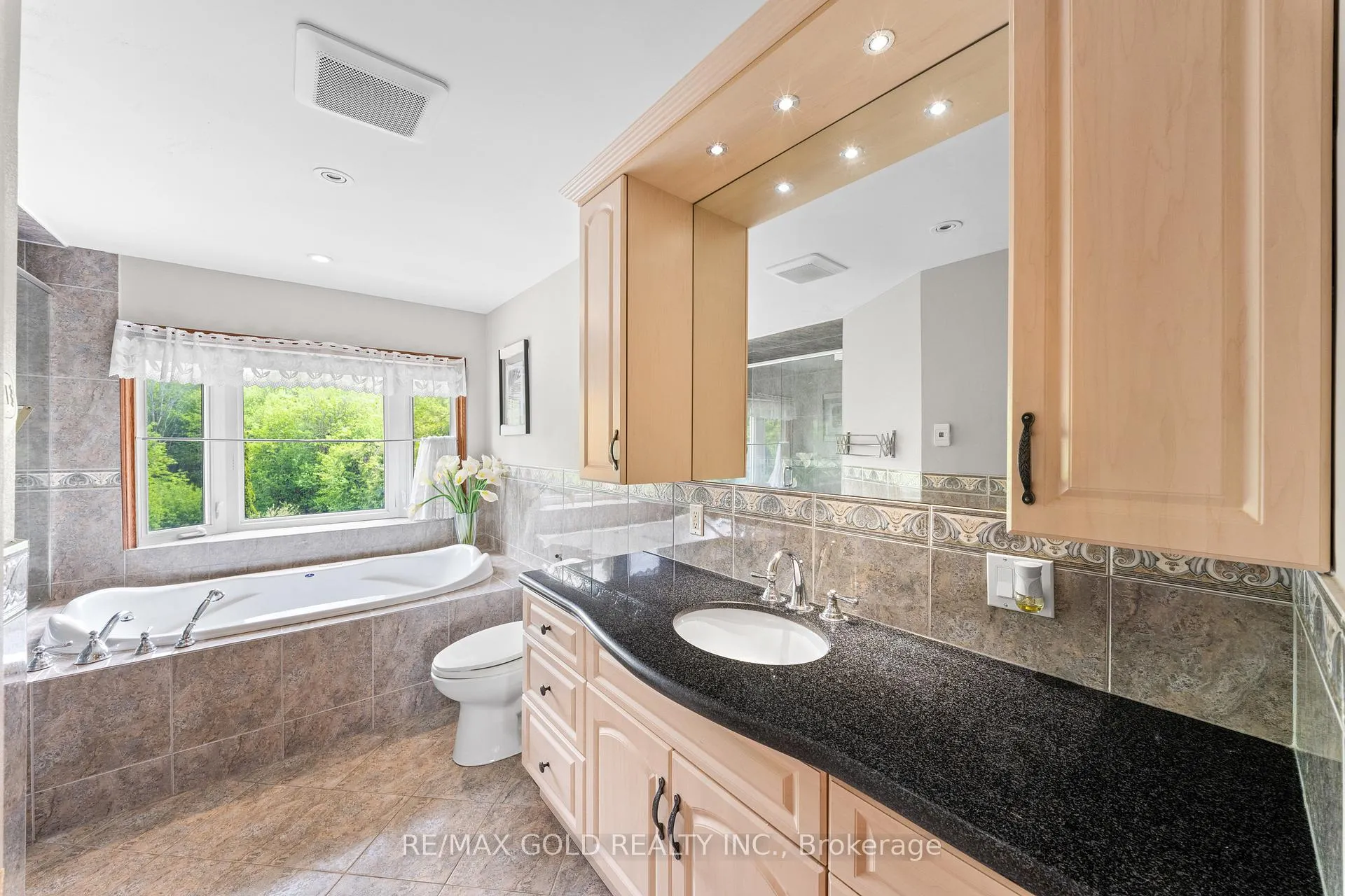 Photo 34 of 122 Barr Crescent, Brampton, Heart Lake East — HOMEH