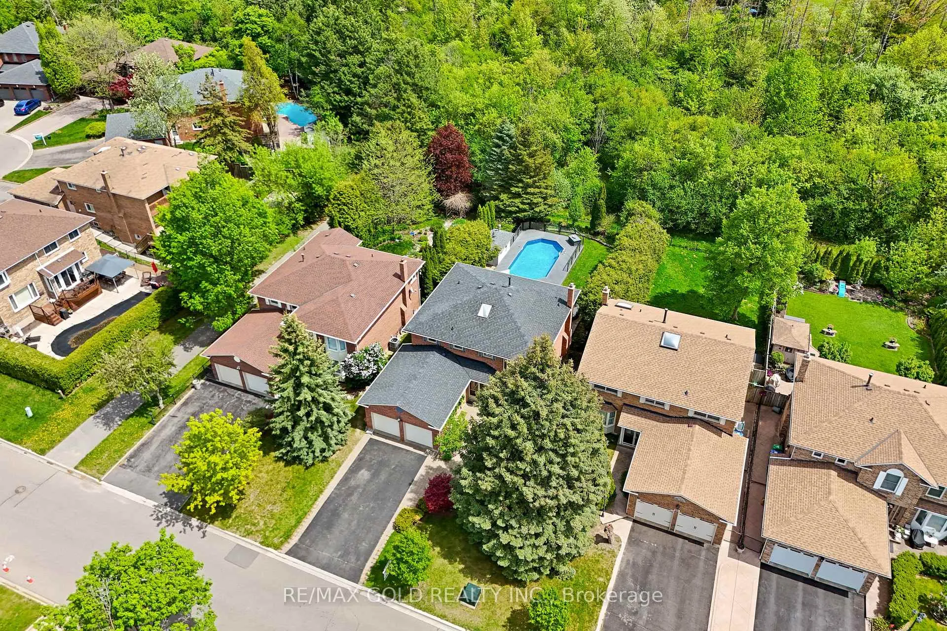 Photo 47 of 122 Barr Crescent, Brampton, Heart Lake East — HOMEH