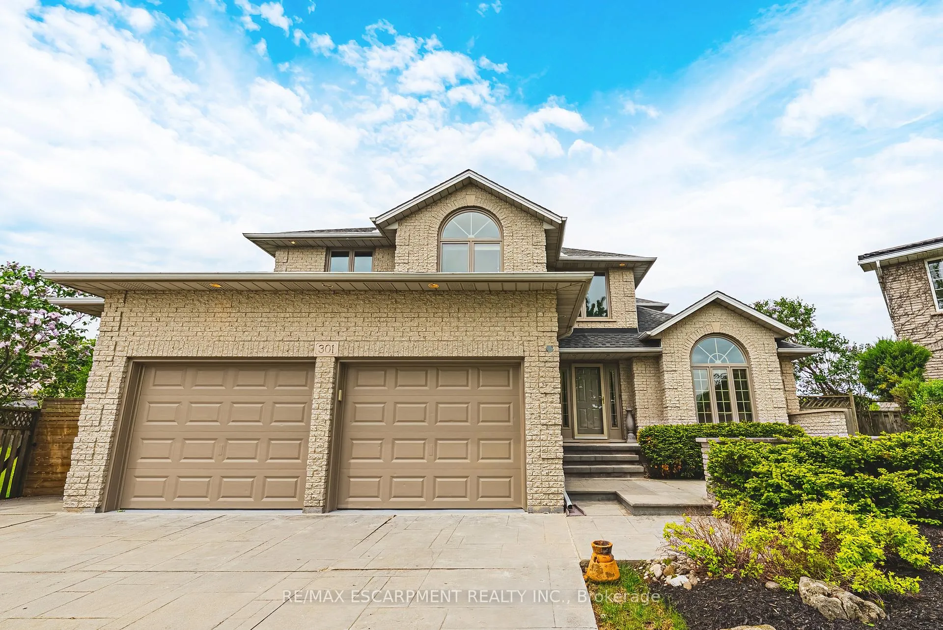 Photo 1 of 301 Parkwood Crescent, Hamilton, Thorner — HOMEH