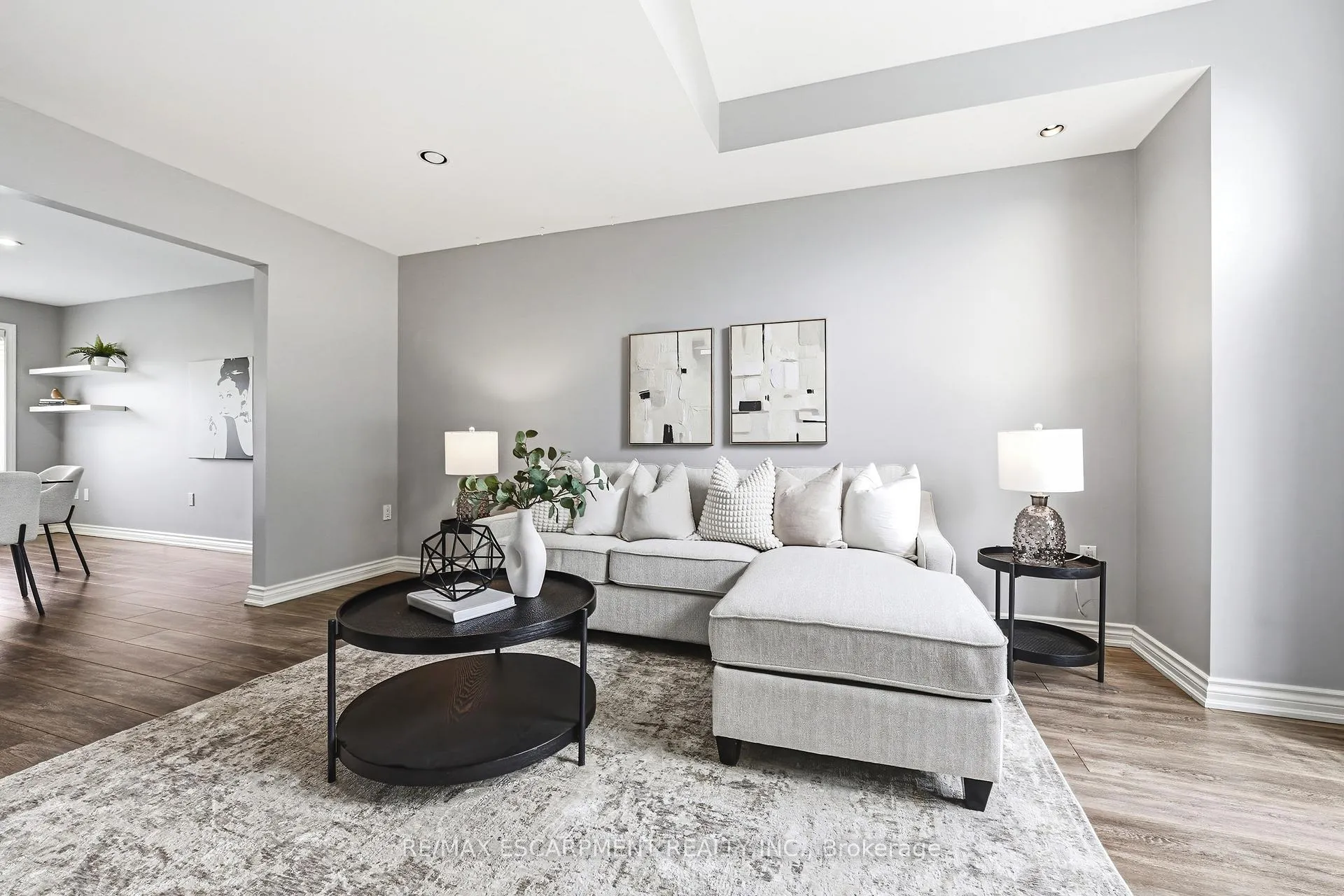 Photo 6 of 301 Parkwood Crescent, Hamilton, Thorner — HOMEH