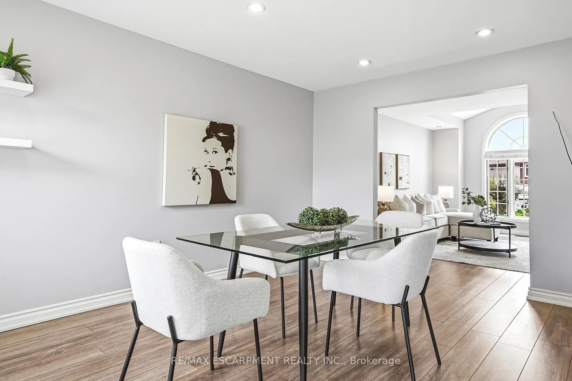 Photo 8 of 301 Parkwood Crescent, Hamilton, Thorner — HOMEH