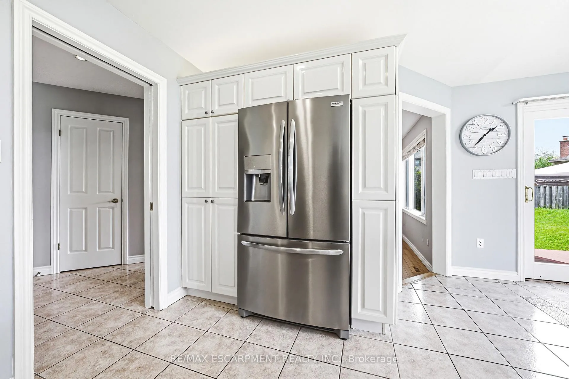 Photo 13 of 301 Parkwood Crescent, Hamilton, Thorner — HOMEH