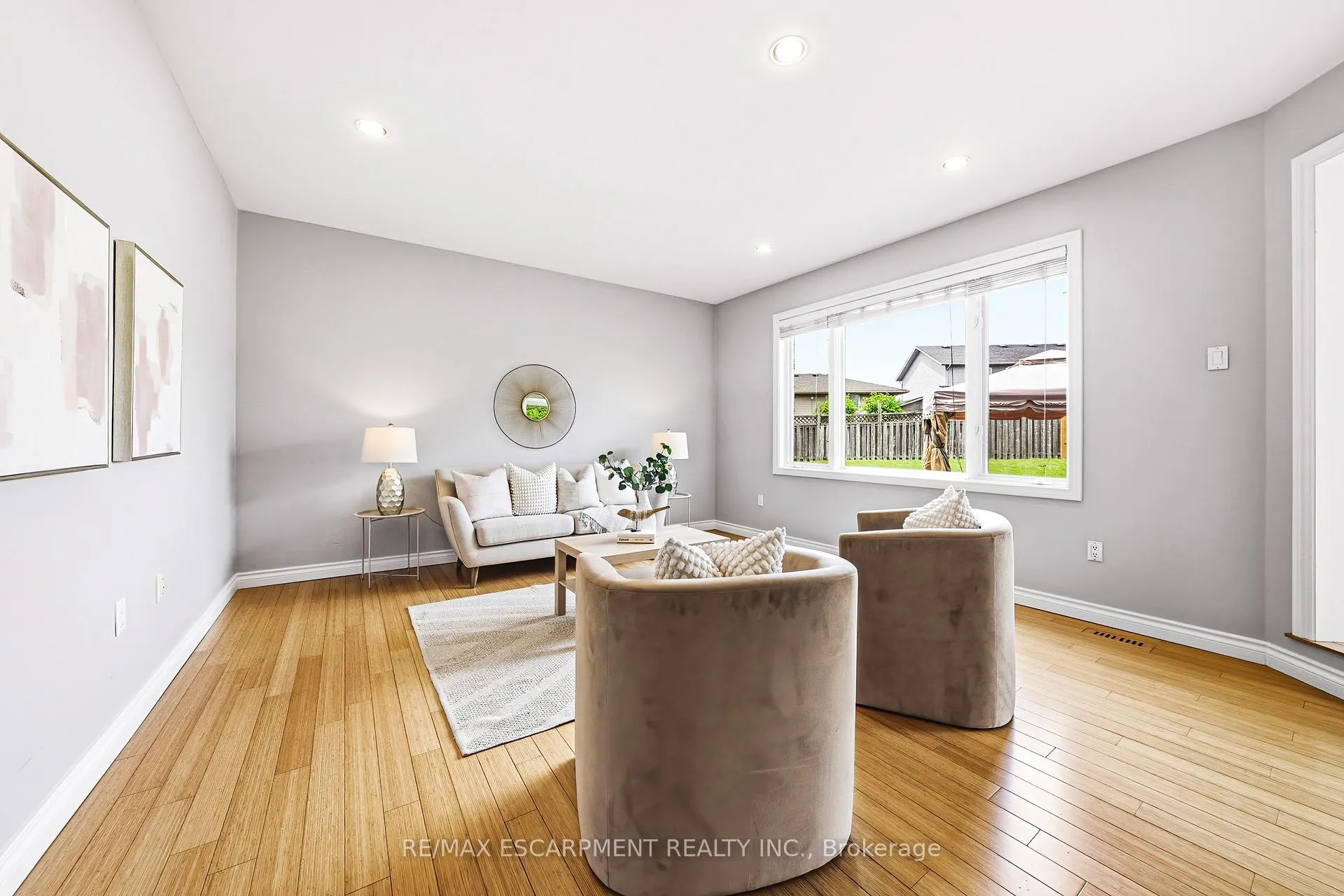 Photo 14 of 301 Parkwood Crescent, Hamilton, Thorner — HOMEH