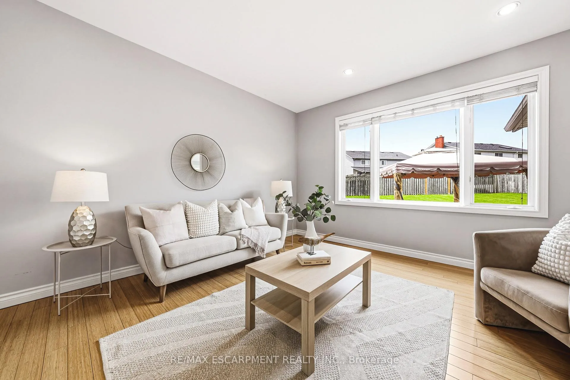 Photo 15 of 301 Parkwood Crescent, Hamilton, Thorner — HOMEH
