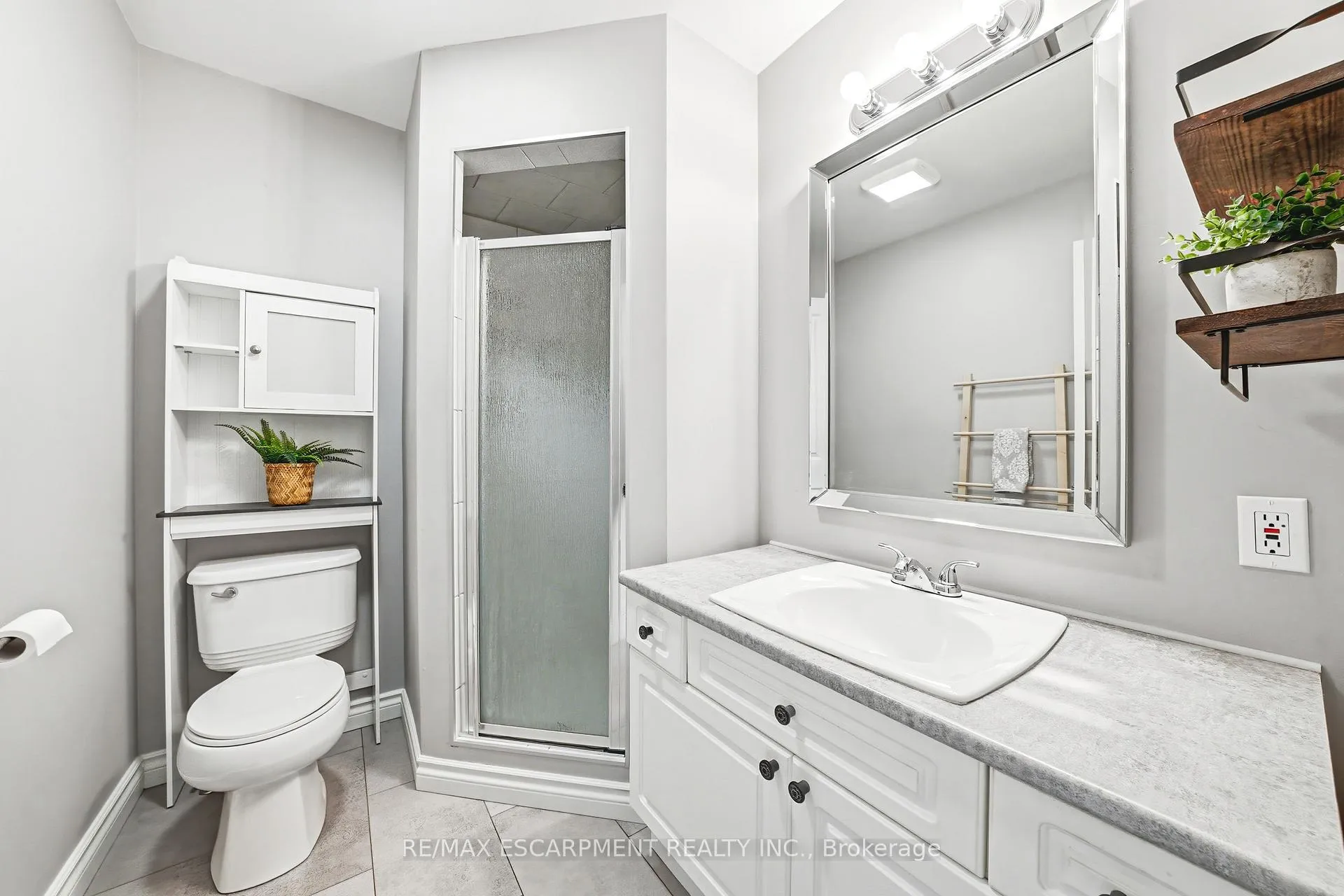 Photo 20 of 301 Parkwood Crescent, Hamilton, Thorner — HOMEH