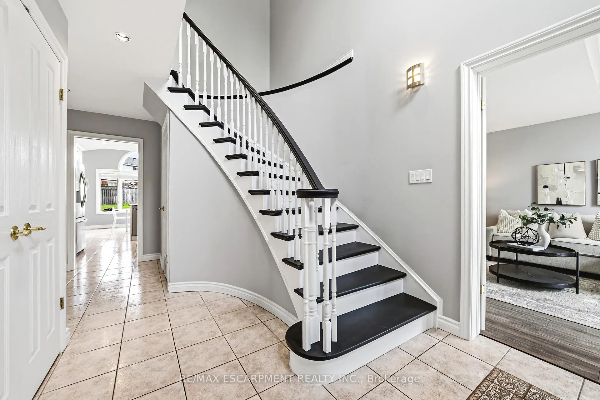 Photo 22 of 301 Parkwood Crescent, Hamilton, Thorner — HOMEH