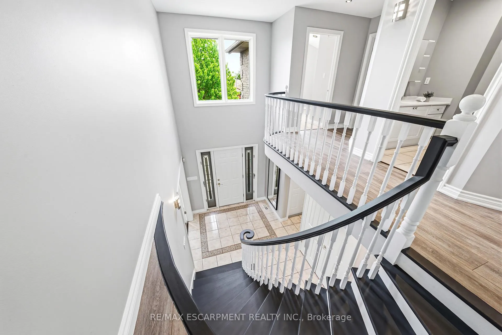 Photo 23 of 301 Parkwood Crescent, Hamilton, Thorner — HOMEH