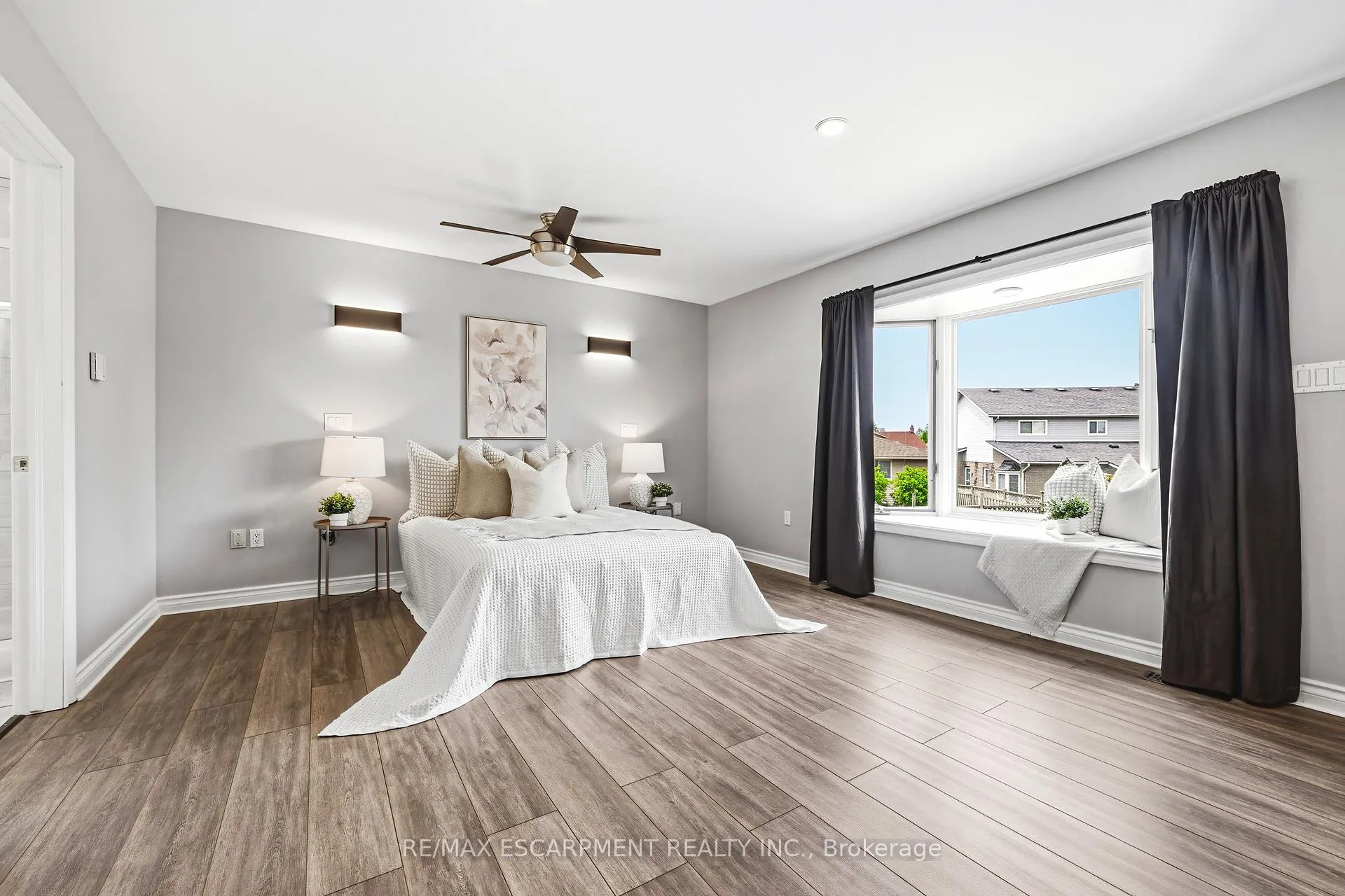 Photo 24 of 301 Parkwood Crescent, Hamilton, Thorner — HOMEH