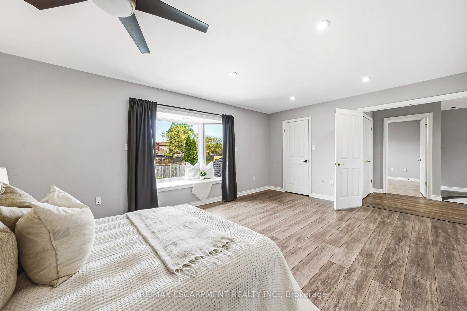 Photo 26 of 301 Parkwood Crescent, Hamilton, Thorner — HOMEH