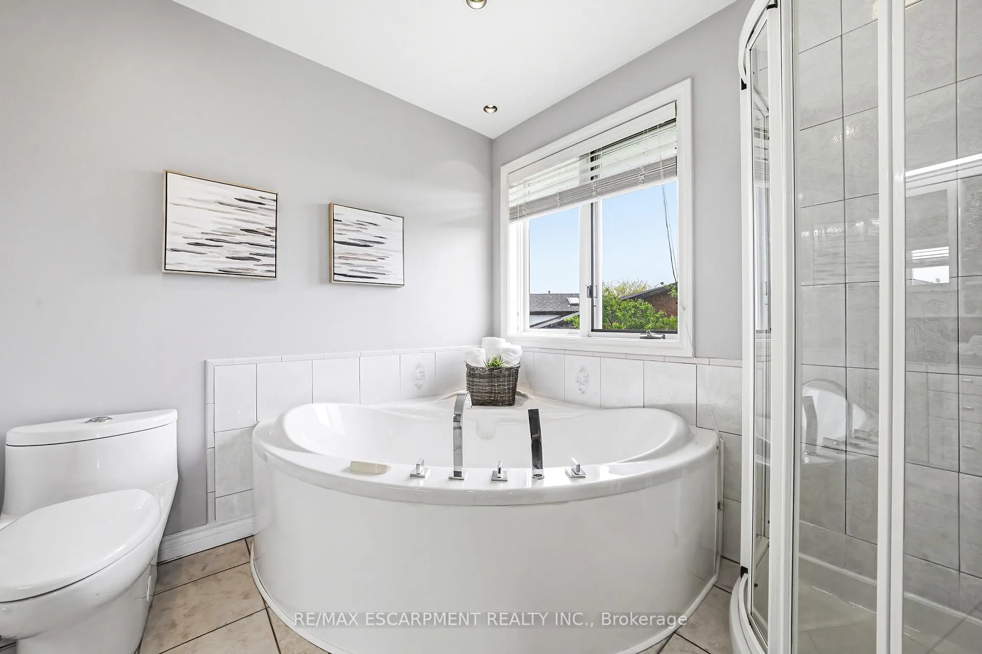 Photo 27 of 301 Parkwood Crescent, Hamilton, Thorner — HOMEH