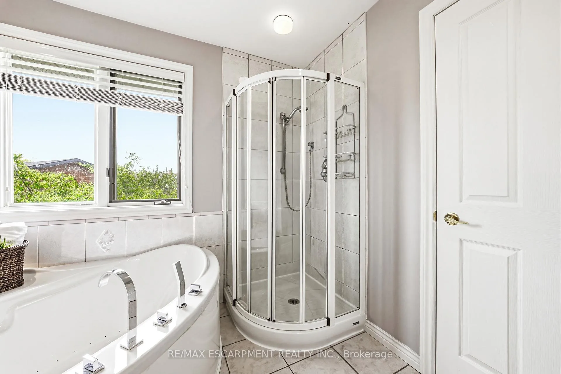 Photo 29 of 301 Parkwood Crescent, Hamilton, Thorner — HOMEH