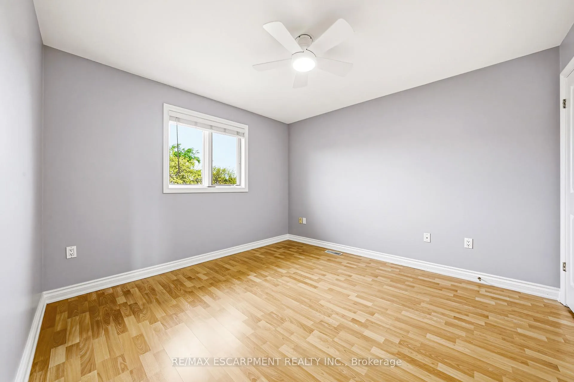 Photo 30 of 301 Parkwood Crescent, Hamilton, Thorner — HOMEH
