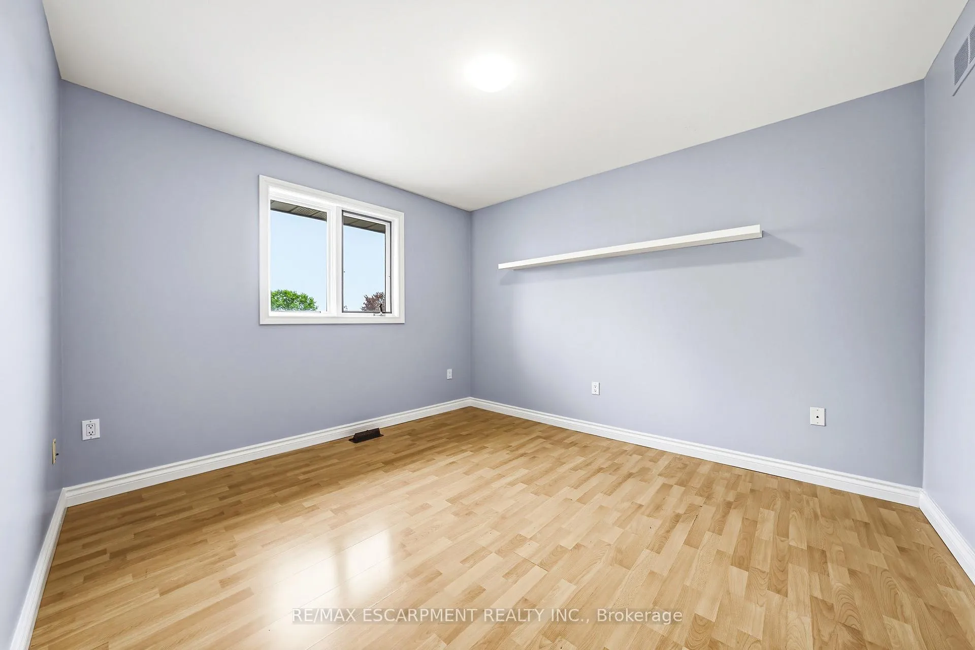 Photo 33 of 301 Parkwood Crescent, Hamilton, Thorner — HOMEH