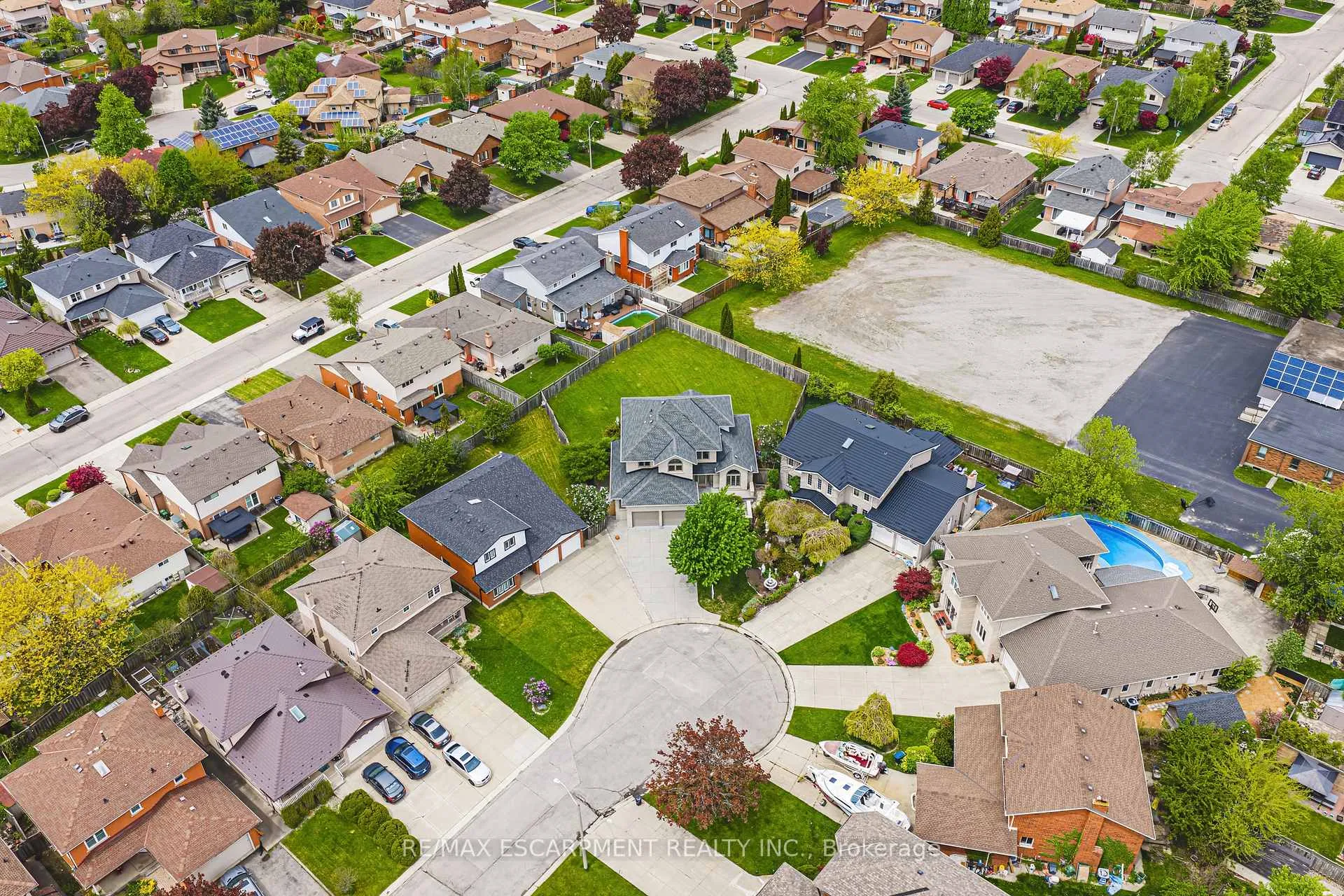 Photo 36 of 301 Parkwood Crescent, Hamilton, Thorner — HOMEH