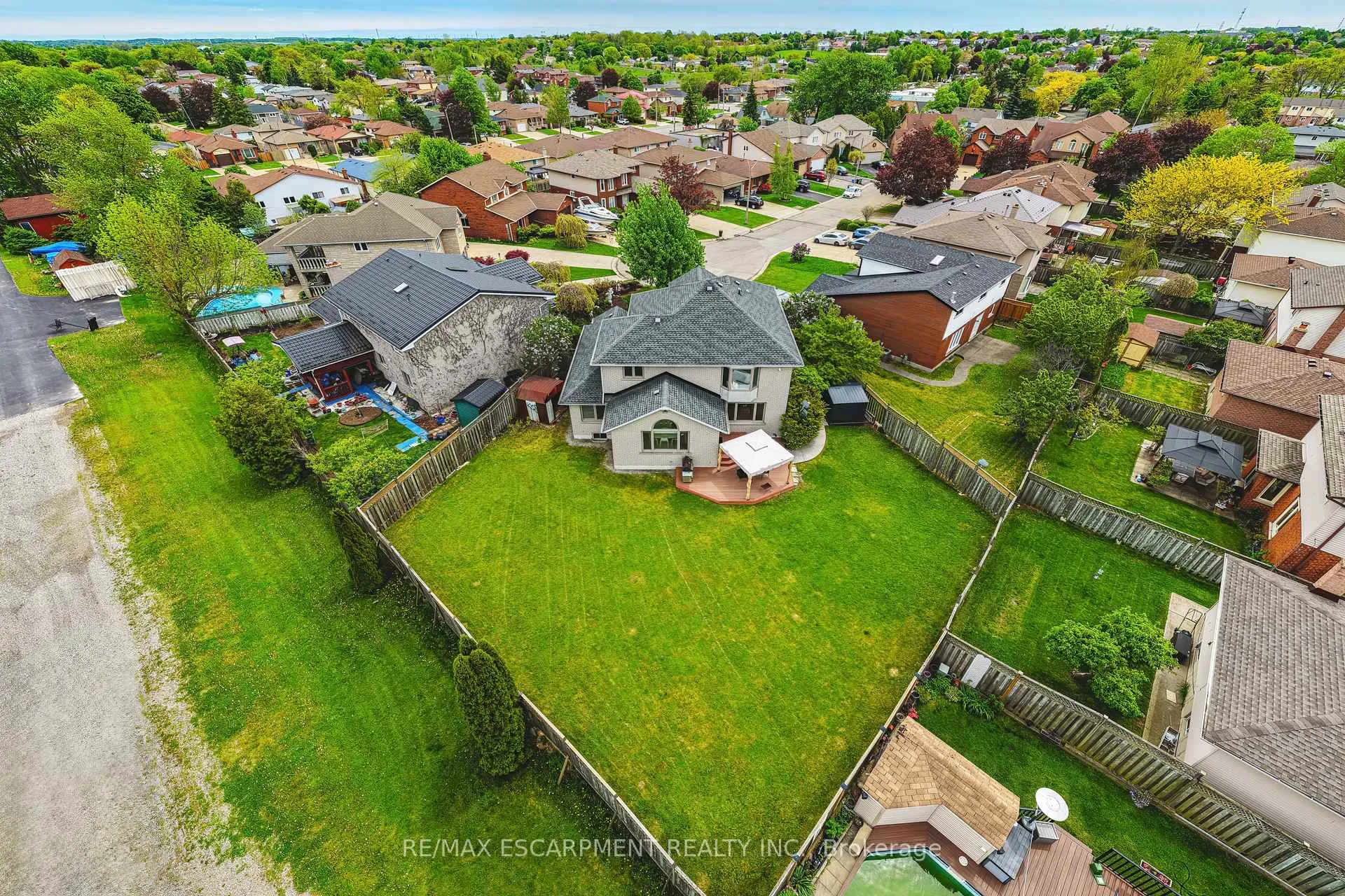 Photo 39 of 301 Parkwood Crescent, Hamilton, Thorner — HOMEH