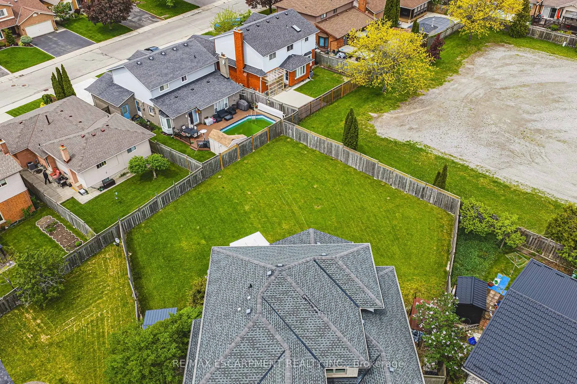 Photo 40 of 301 Parkwood Crescent, Hamilton, Thorner — HOMEH
