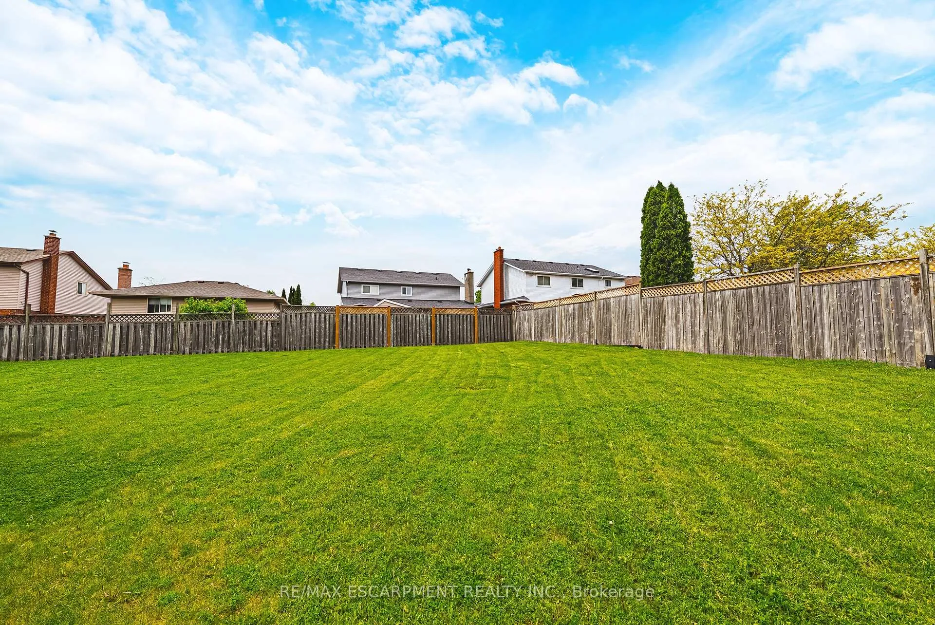 Photo 45 of 301 Parkwood Crescent, Hamilton, Thorner — HOMEH