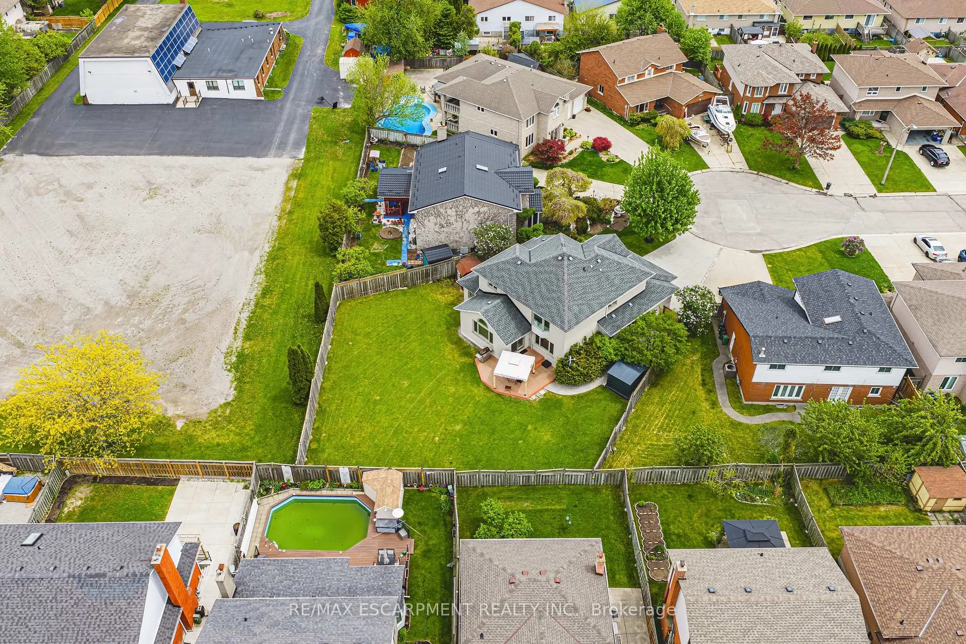 Photo 48 of 301 Parkwood Crescent, Hamilton, Thorner — HOMEH
