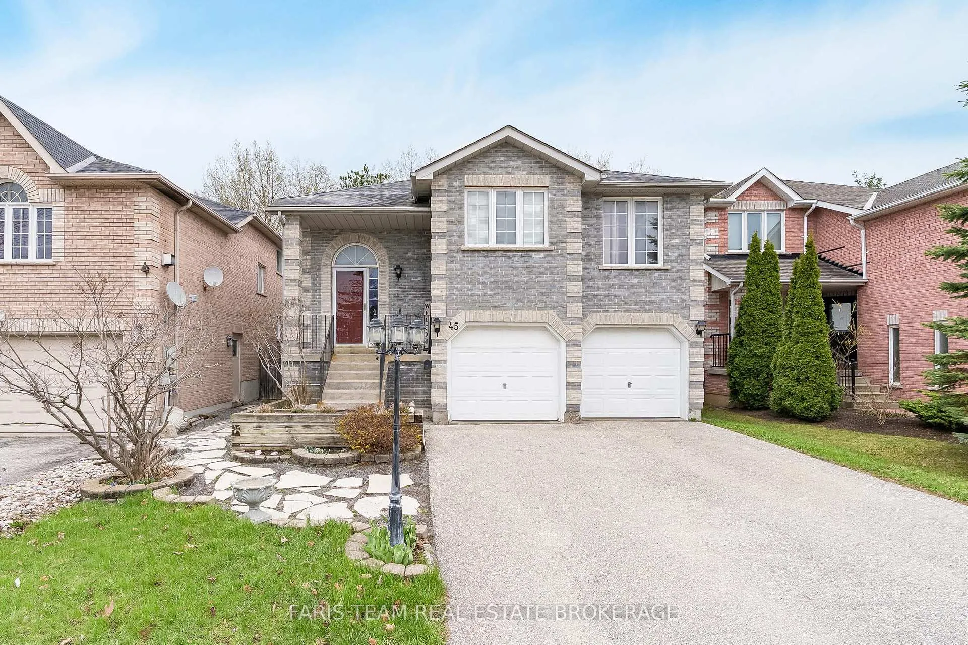 Photo 2 of 45 Hawkins Drive, Barrie, Ardagh — HOMEH