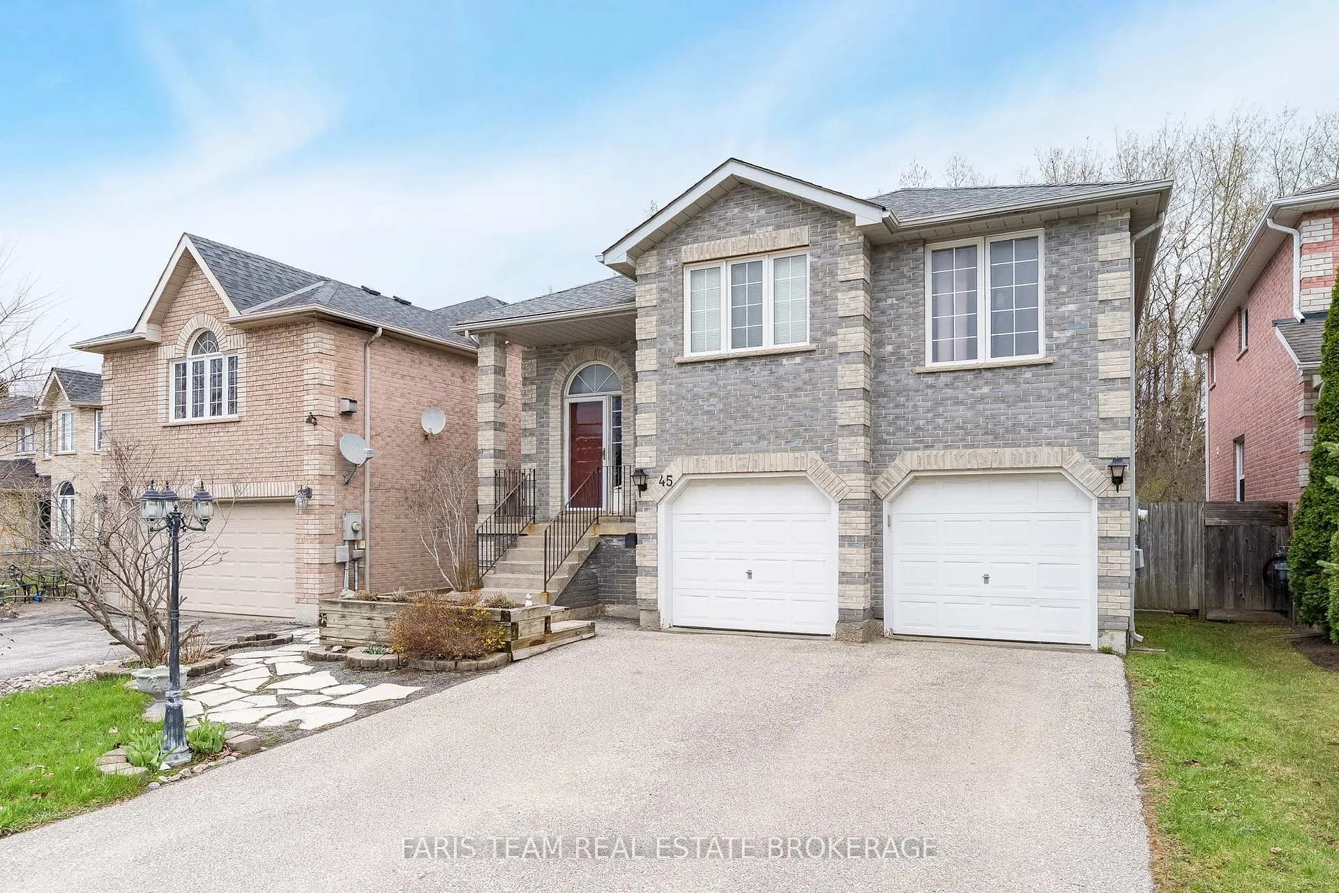 Photo 3 of 45 Hawkins Drive, Barrie, Ardagh — HOMEH