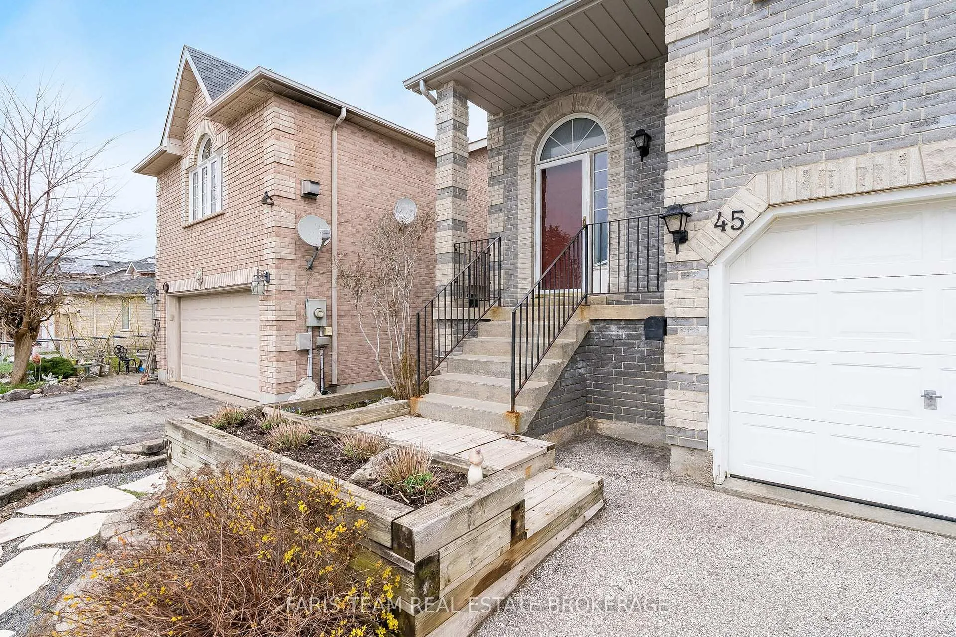 Photo 4 of 45 Hawkins Drive, Barrie, Ardagh — HOMEH