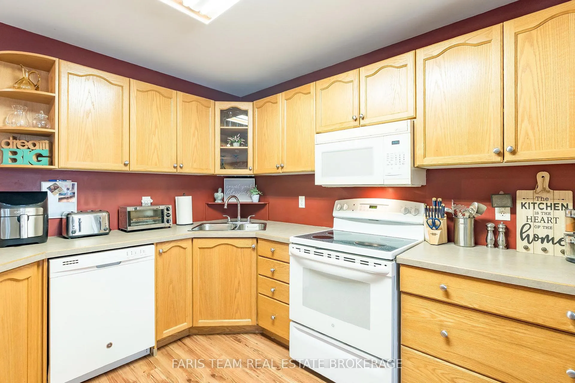 Photo 7 of 45 Hawkins Drive, Barrie, Ardagh — HOMEH