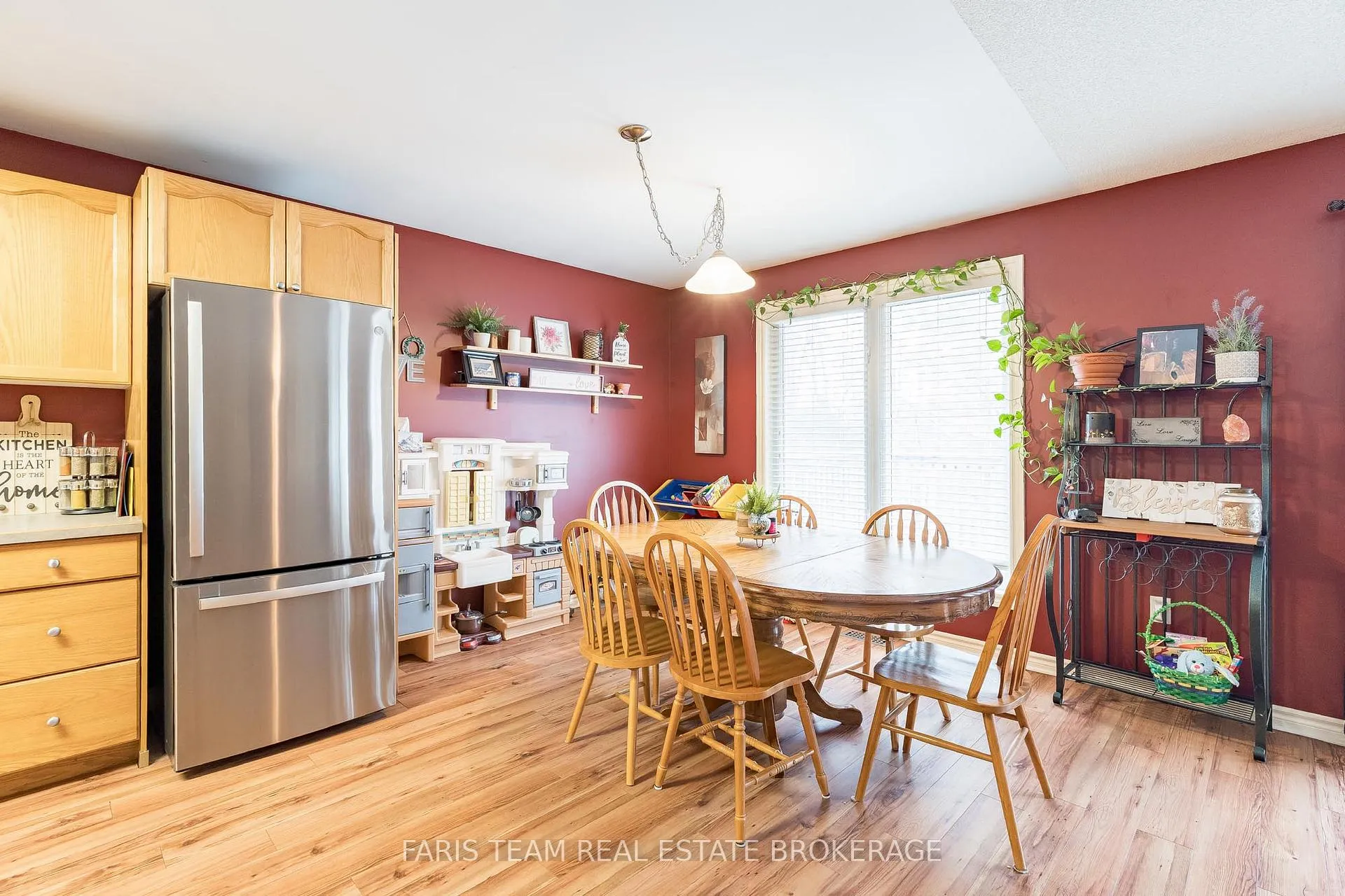Photo 10 of 45 Hawkins Drive, Barrie, Ardagh — HOMEH