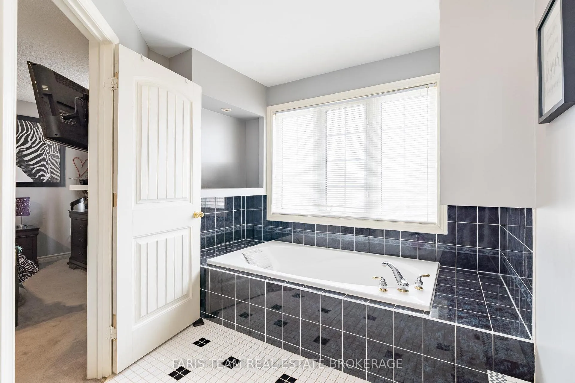 Photo 21 of 45 Hawkins Drive, Barrie, Ardagh — HOMEH