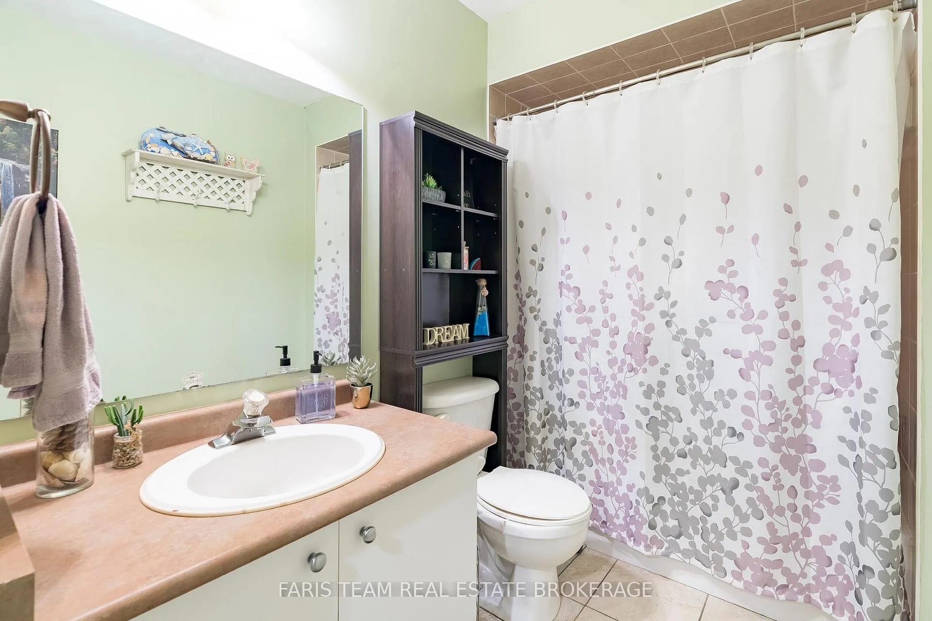 Photo 23 of 45 Hawkins Drive, Barrie, Ardagh — HOMEH
