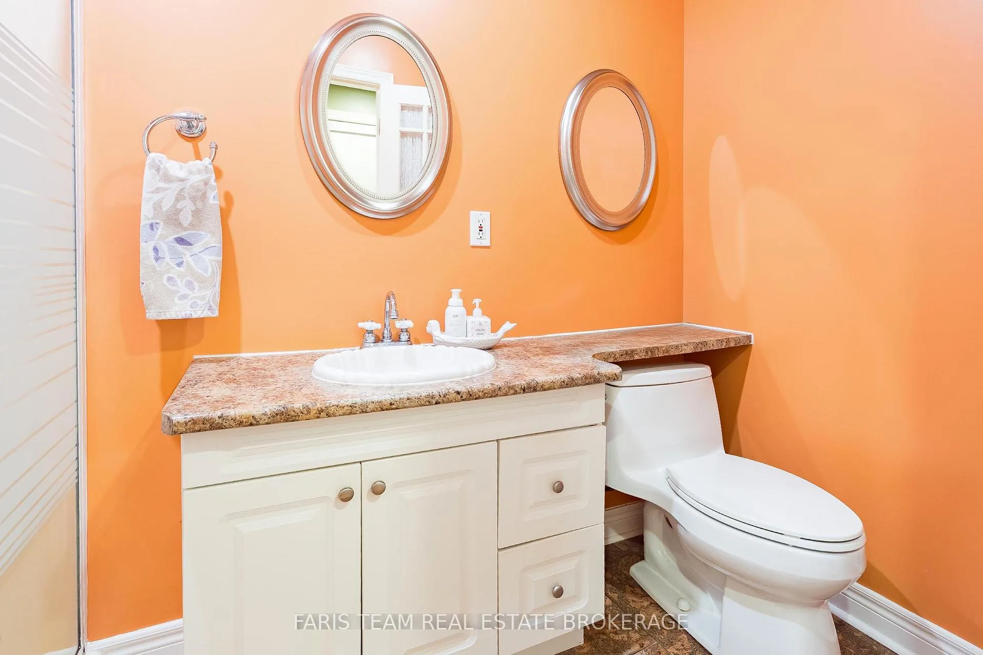 Photo 35 of 45 Hawkins Drive, Barrie, Ardagh — HOMEH