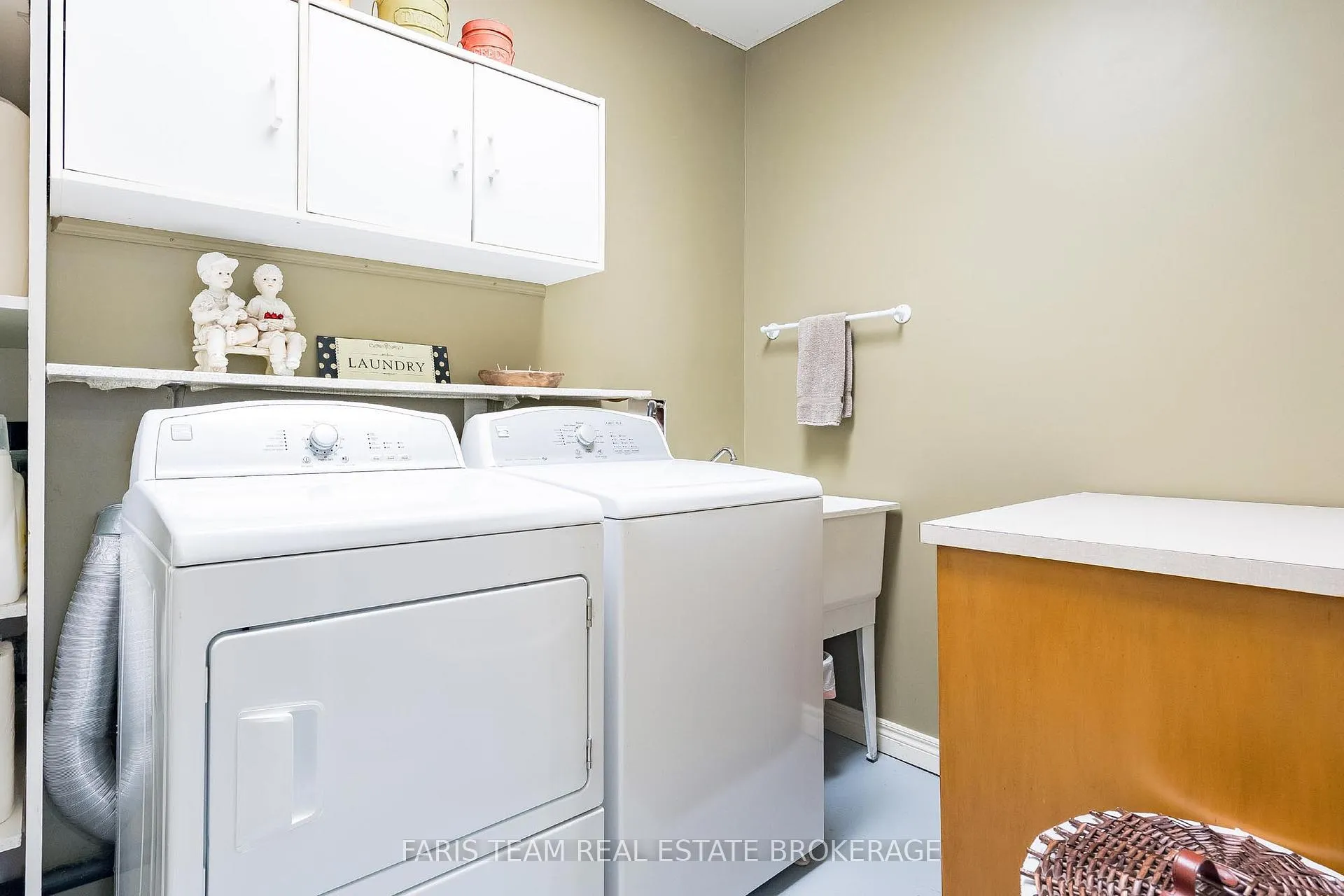 Photo 36 of 45 Hawkins Drive, Barrie, Ardagh — HOMEH