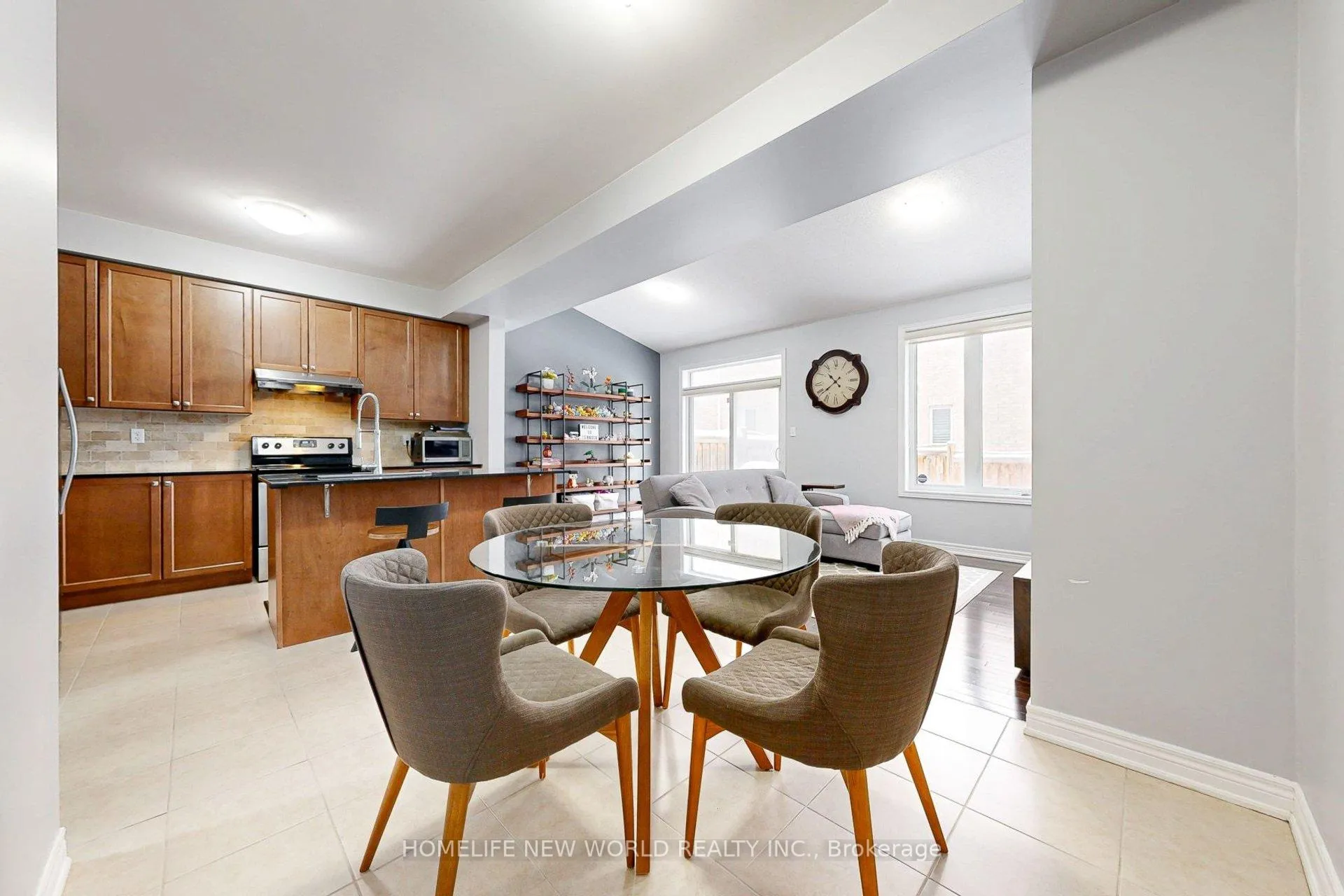 Photo 12 of 15 Brock Avenue, Markham, Berczy — HOMEH