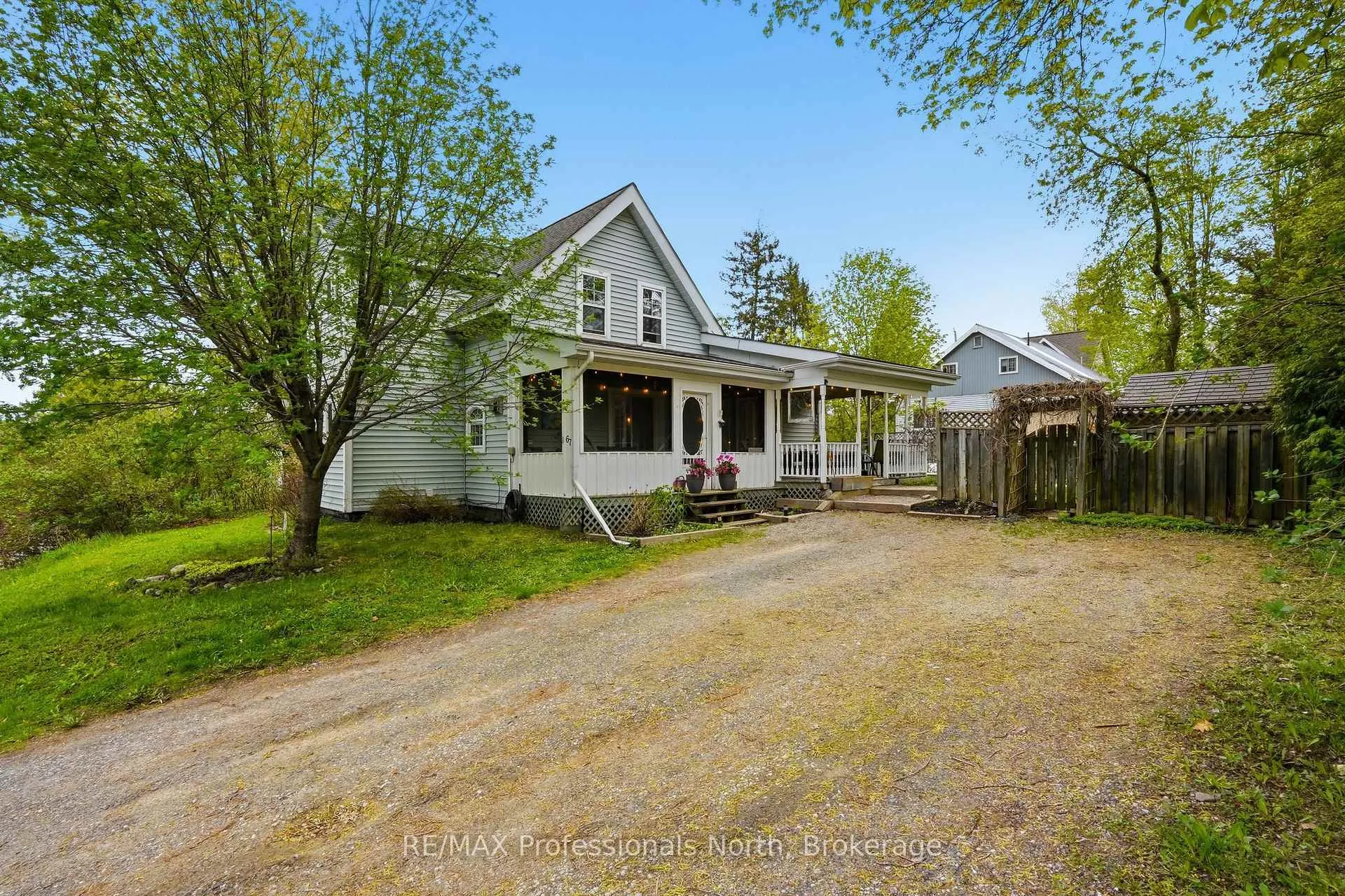 Photo 2 of 67 Young Street, Bracebridge, Macaulay — HOMEH
