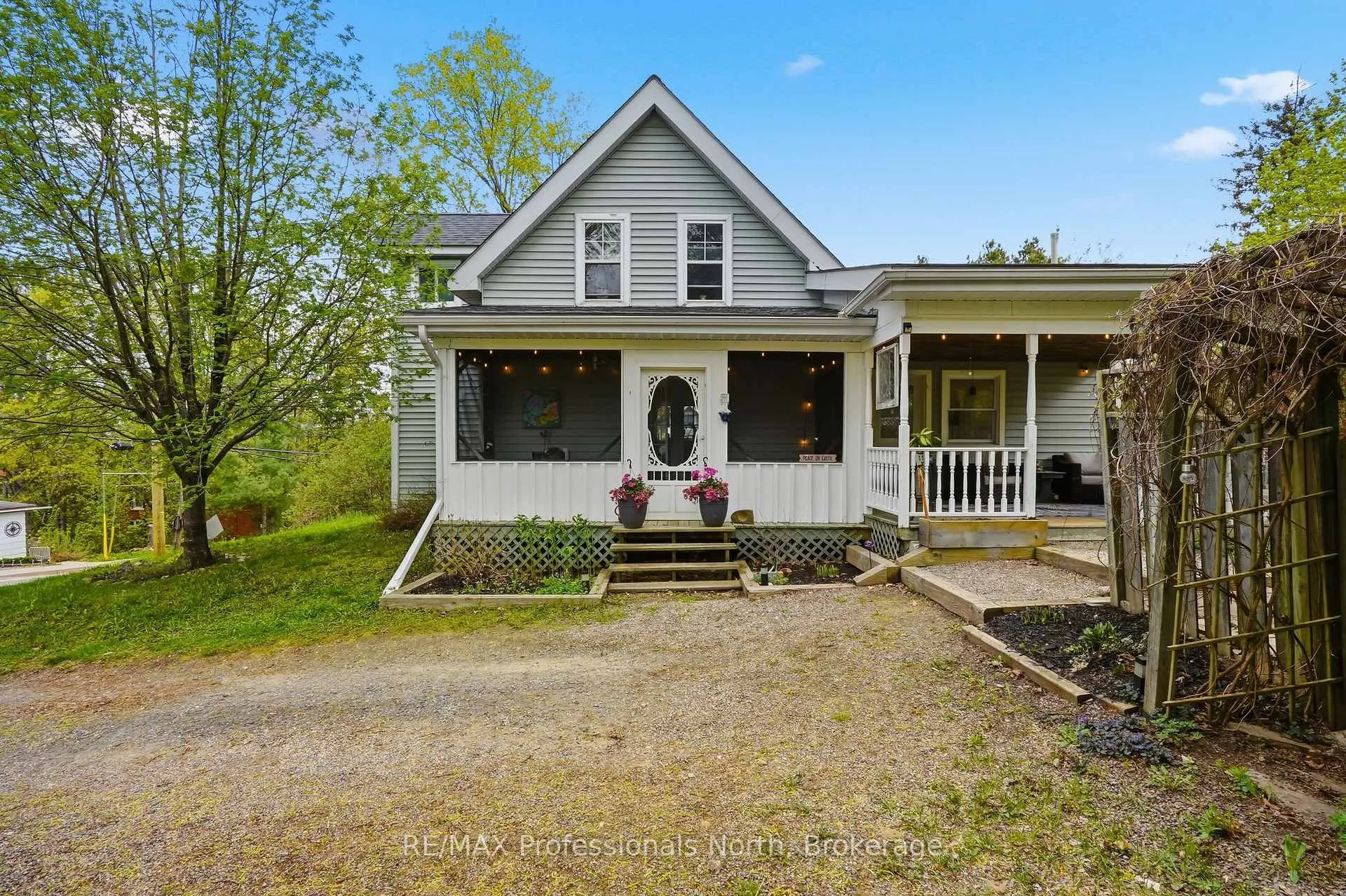 Photo 3 of 67 Young Street, Bracebridge, Macaulay — HOMEH
