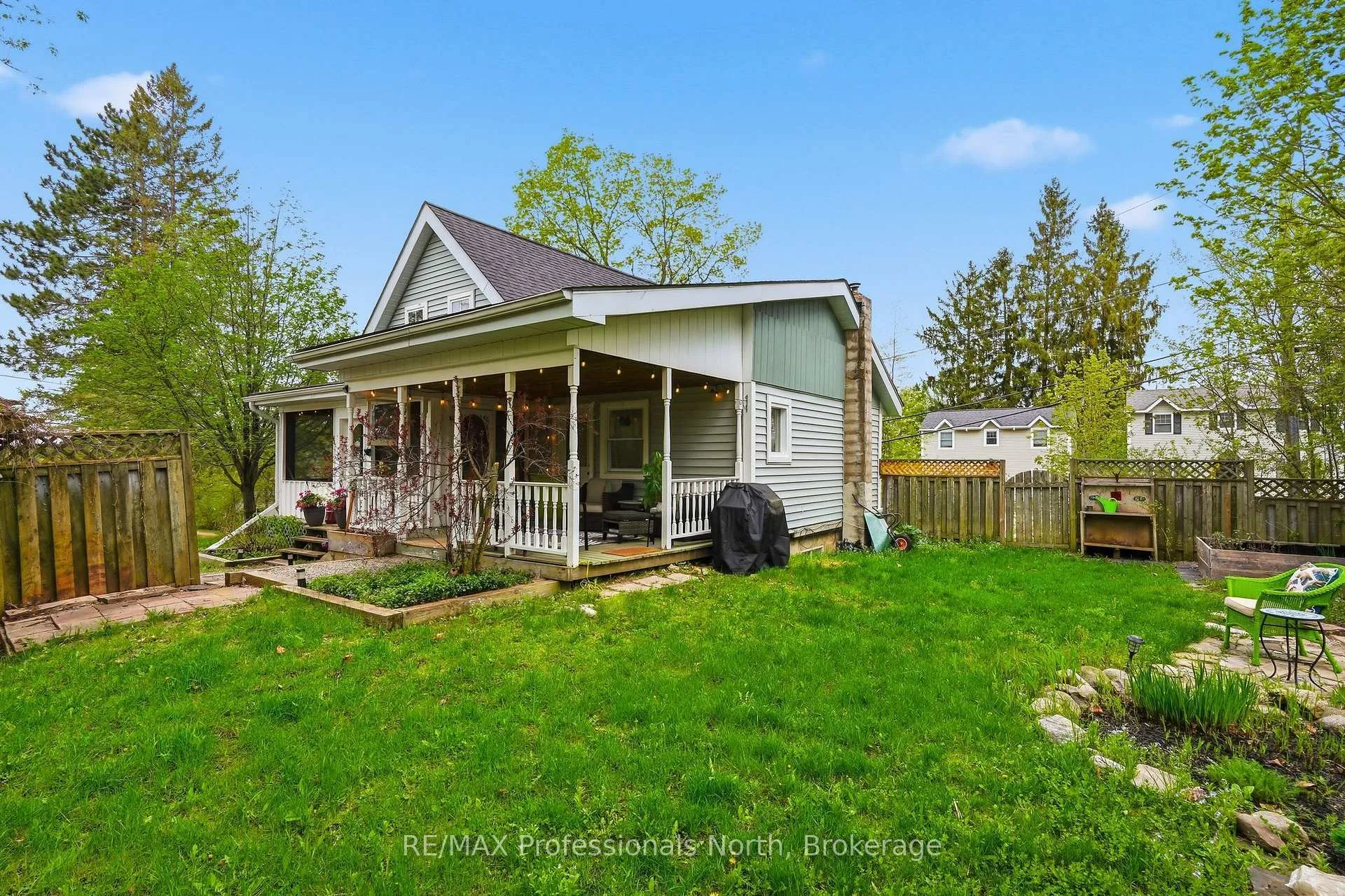Photo 6 of 67 Young Street, Bracebridge, Macaulay — HOMEH