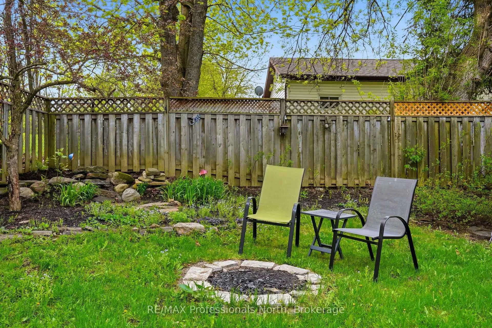 Photo 8 of 67 Young Street, Bracebridge, Macaulay — HOMEH