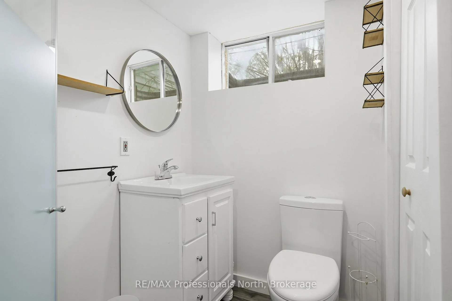 Photo 42 of 67 Young Street, Bracebridge, Macaulay — HOMEH
