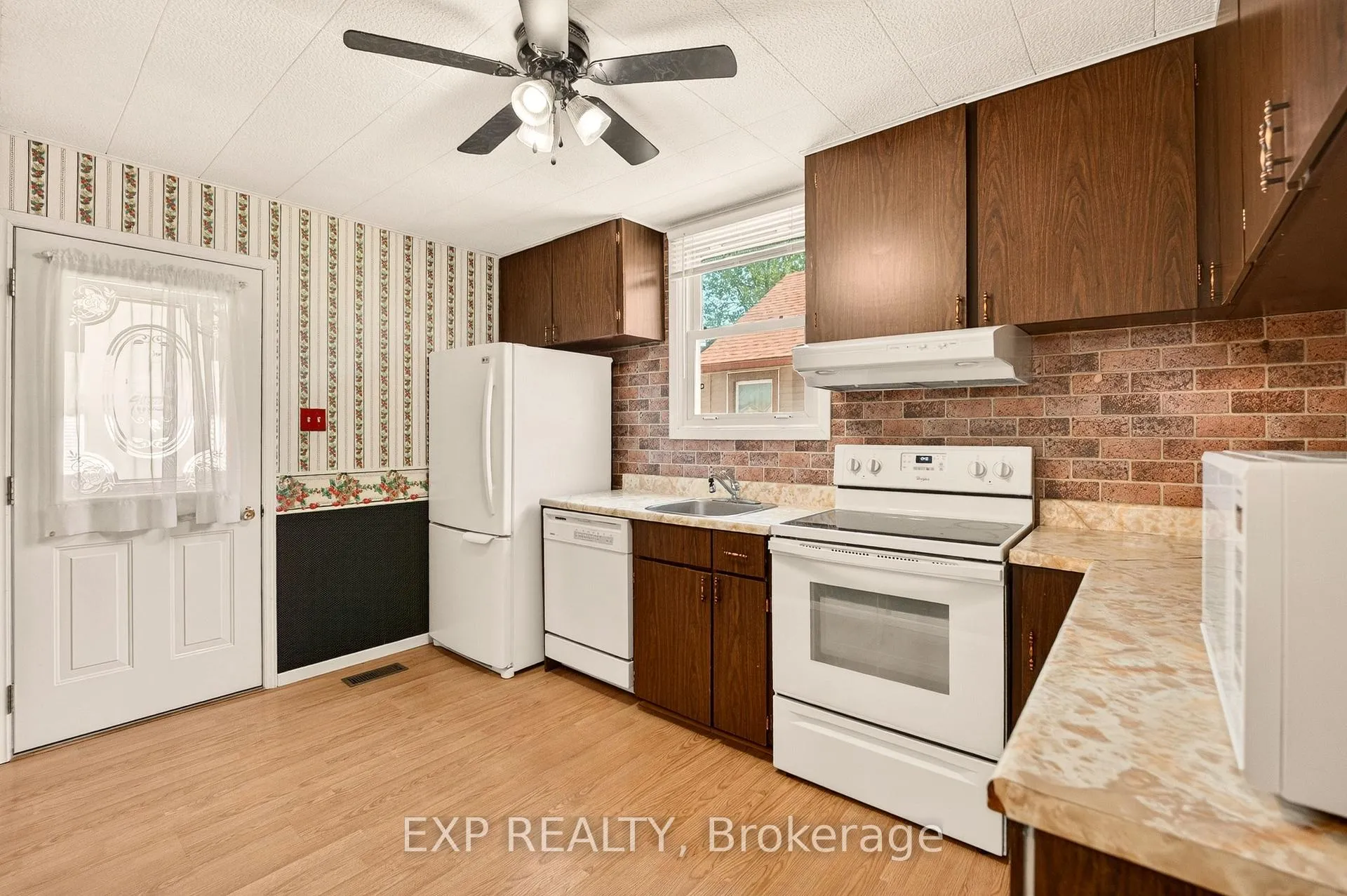 Photo 11 of 6441 Monroe Street, Niagara Falls, Dorchester — HOMEH