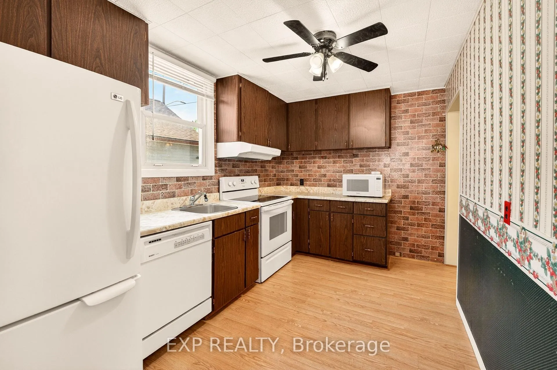 Photo 13 of 6441 Monroe Street, Niagara Falls, Dorchester — HOMEH