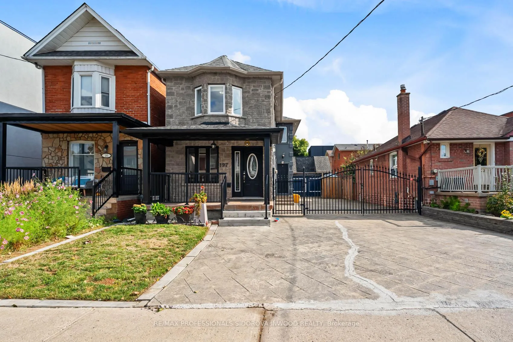 Photo 4 of 197 Lambton Avenue, Toronto, Rockcliffe-Smythe — HOMEH