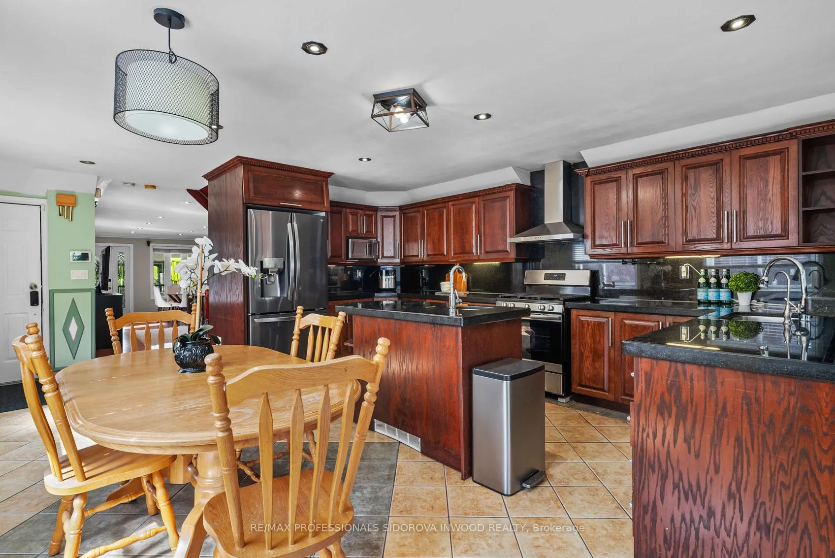 Photo 12 of 197 Lambton Avenue, Toronto, Rockcliffe-Smythe — HOMEH
