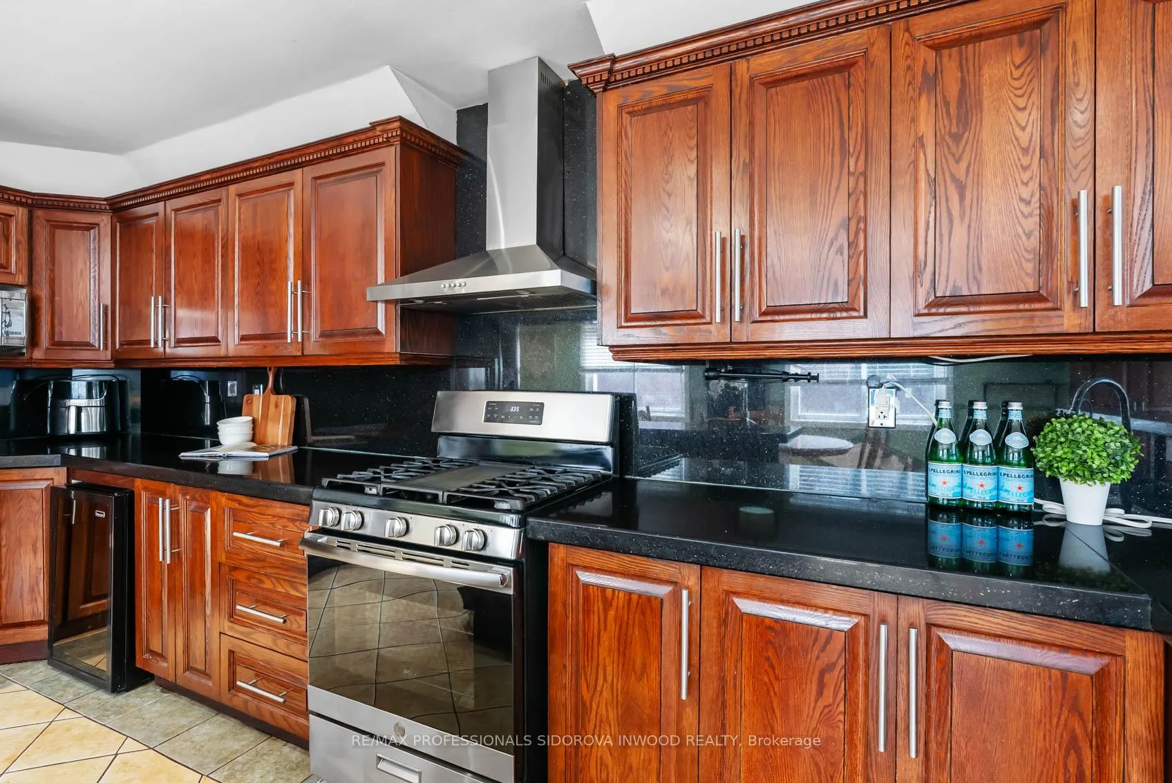 Photo 14 of 197 Lambton Avenue, Toronto, Rockcliffe-Smythe — HOMEH