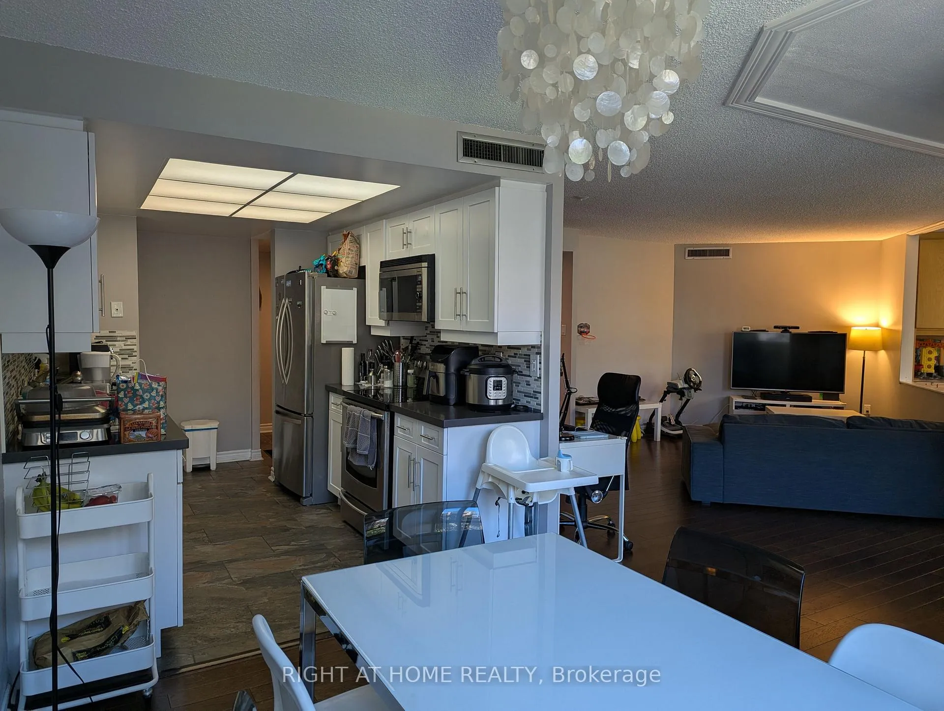 Photo 8 of Unit 405, 55 Wellesley Street E, Toronto, Church-Yonge Corridor — HOMEH