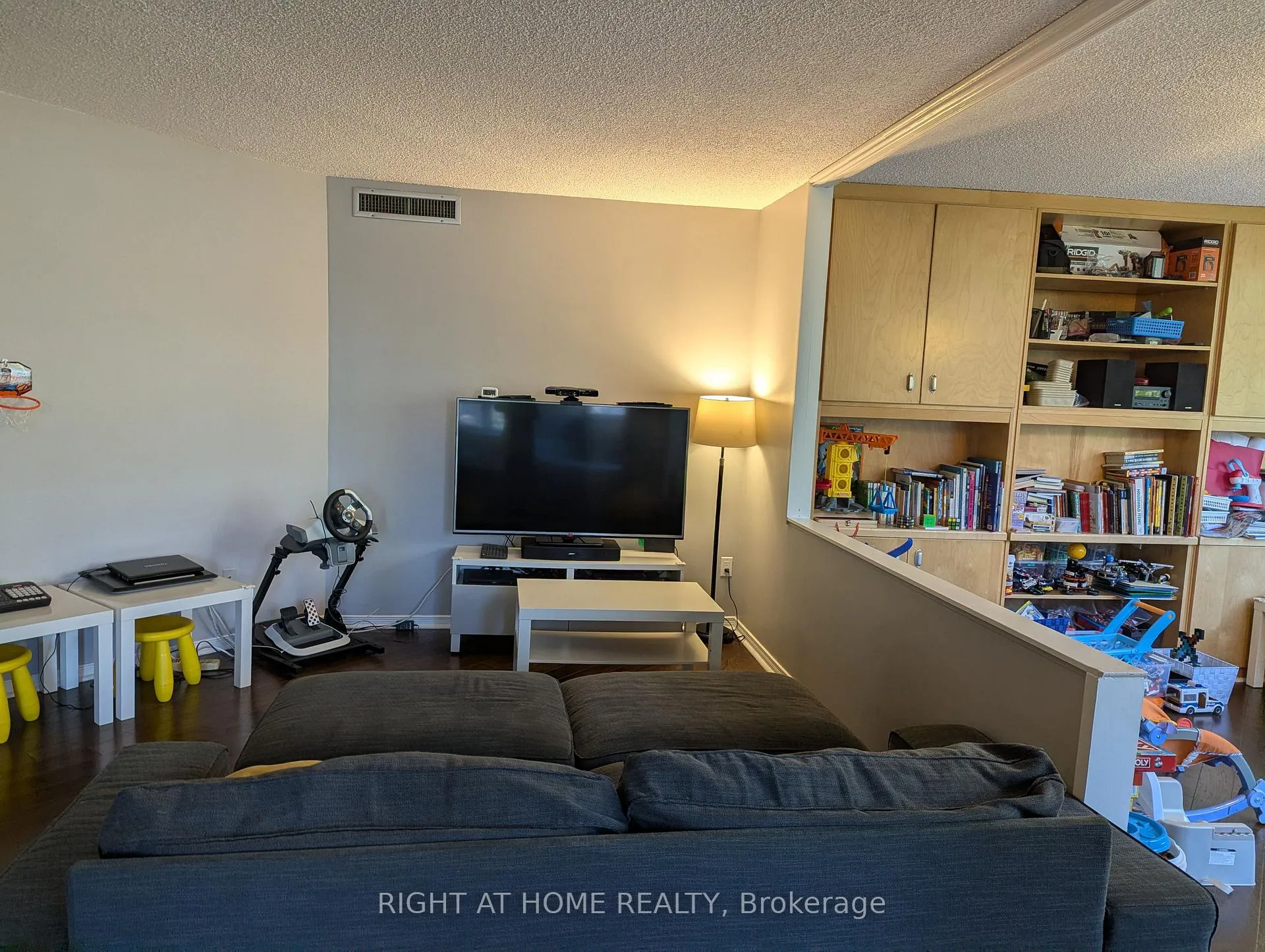 Photo 10 of Unit 405, 55 Wellesley Street E, Toronto, Church-Yonge Corridor — HOMEH