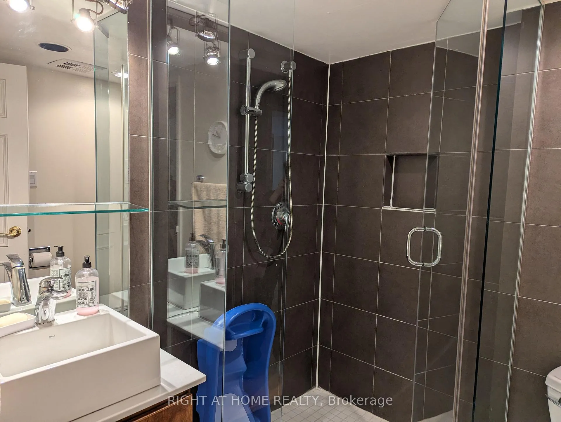 Photo 13 of Unit 405, 55 Wellesley Street E, Toronto, Church-Yonge Corridor — HOMEH