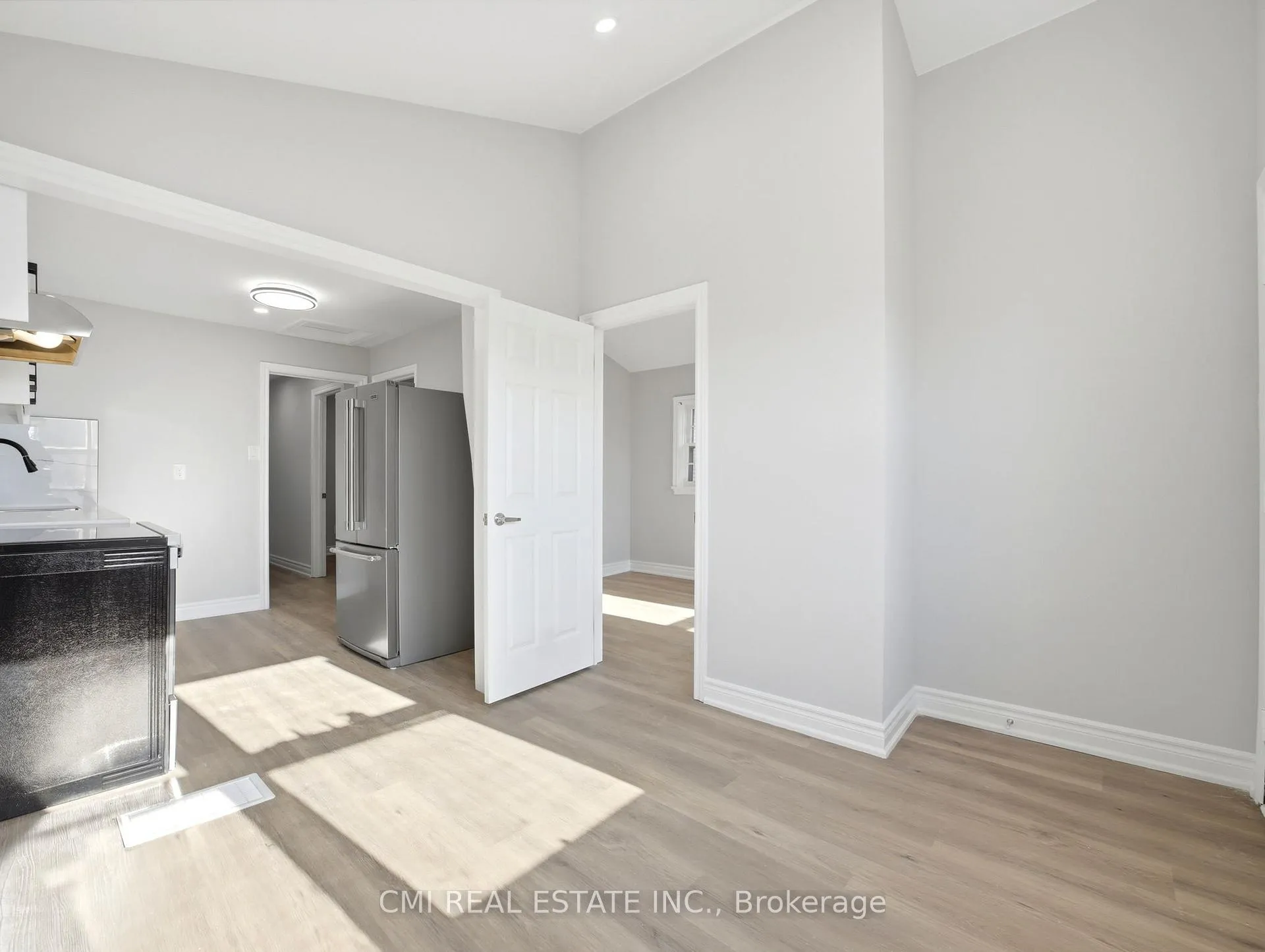 Photo 6 of 86 Adair Avenue S, Hamilton, Glenview — HOMEH